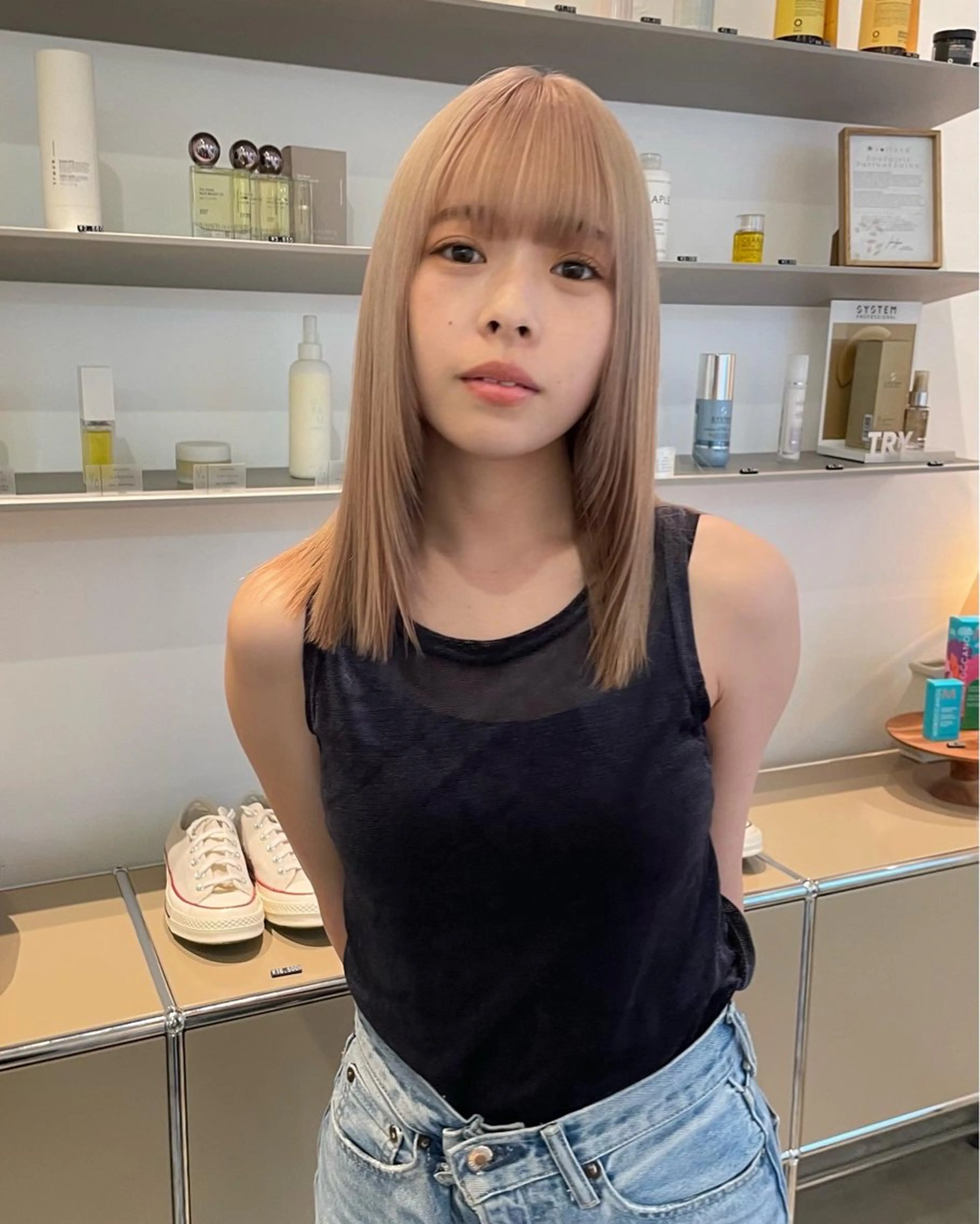 セミロング カラー ベージュカラー ミルクティーベージュ ブリーチカラーが人気 onnuのヘアスタイル