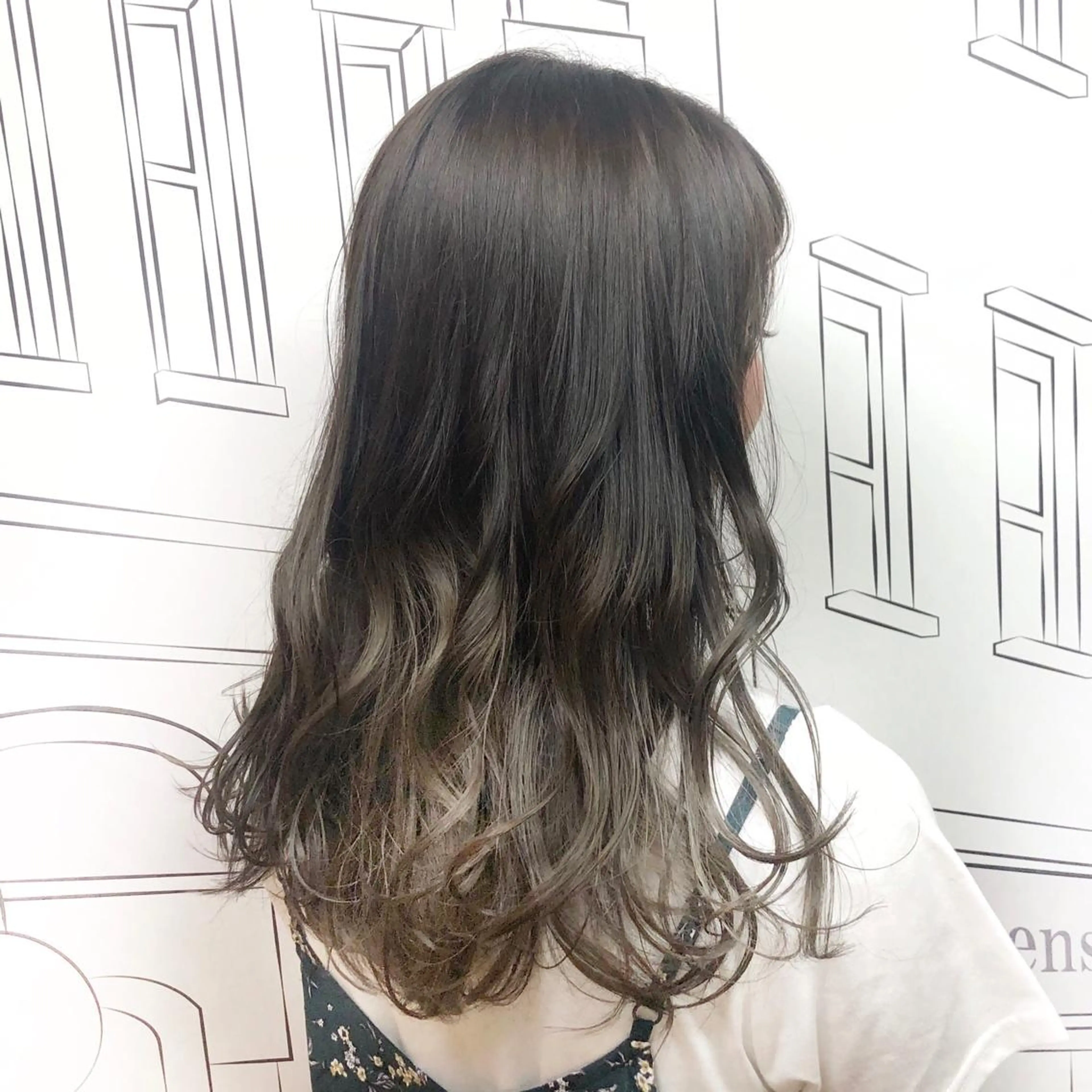 セミロング カラー 透明感カラー イルミナカラー TOMOKA 艶髪/透明感カラーのヘアスタイル