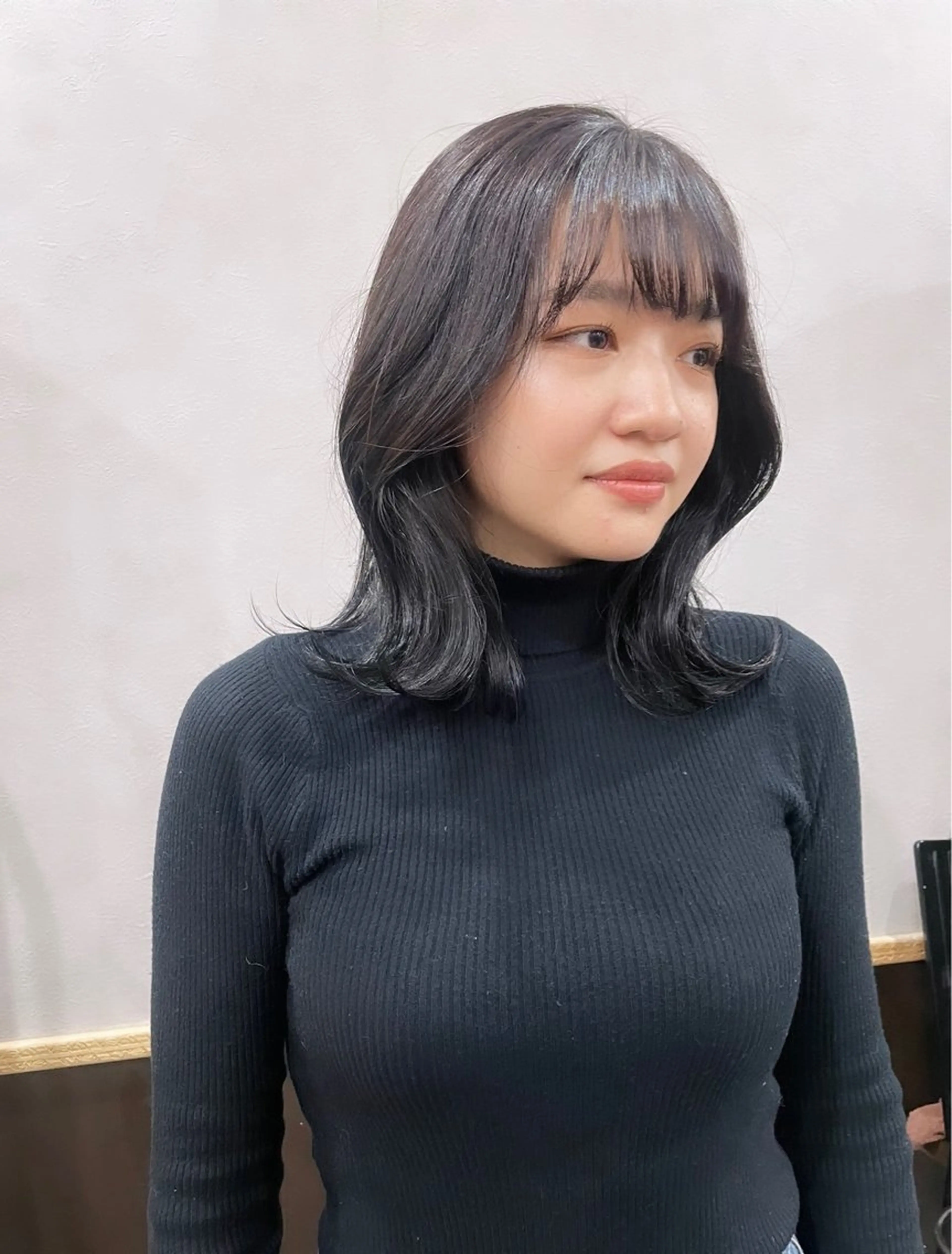ミディアム カラー くびれヘア カット ヘアカラー トリートメント 柔らかhair🤍 Rinaのヘアスタイル