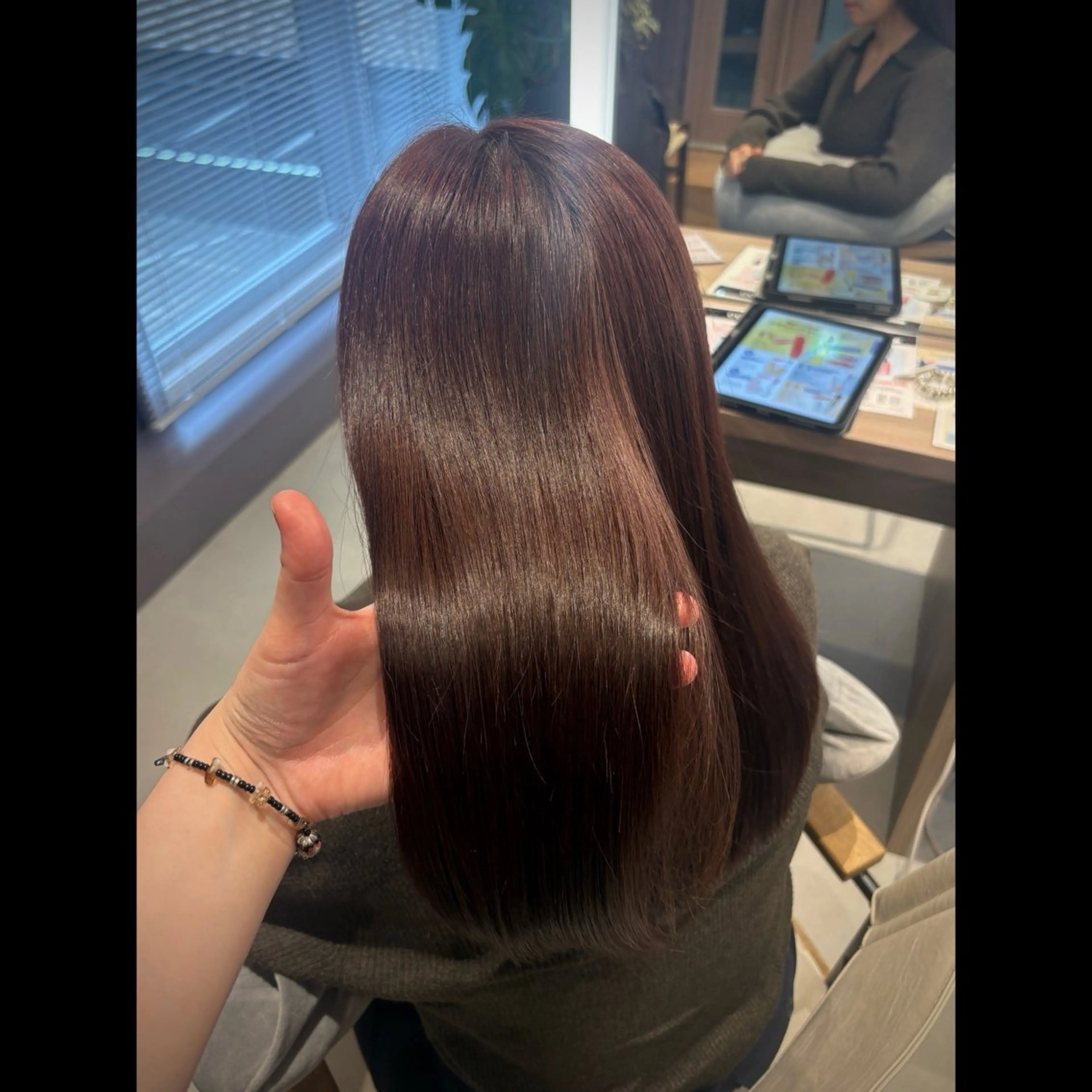 セミロング カット ヘアカラー トリートメント 彩名/透明感カラー/ レイヤーカットのヘアスタイル