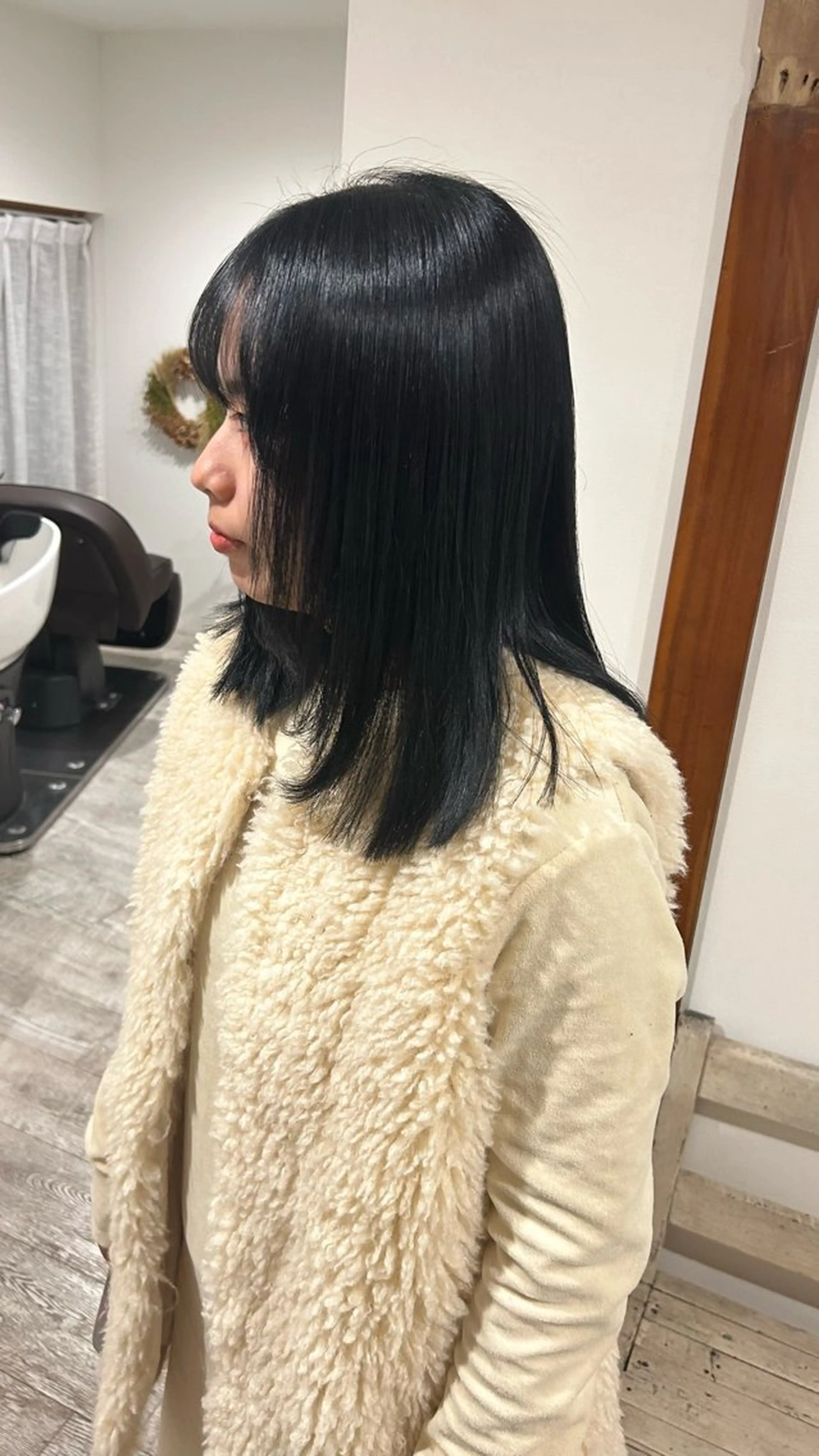ミディアム カラー 顔まわりレイヤー レイヤーカット レザーカット/ ミニボブ/しおりのヘアスタイル
