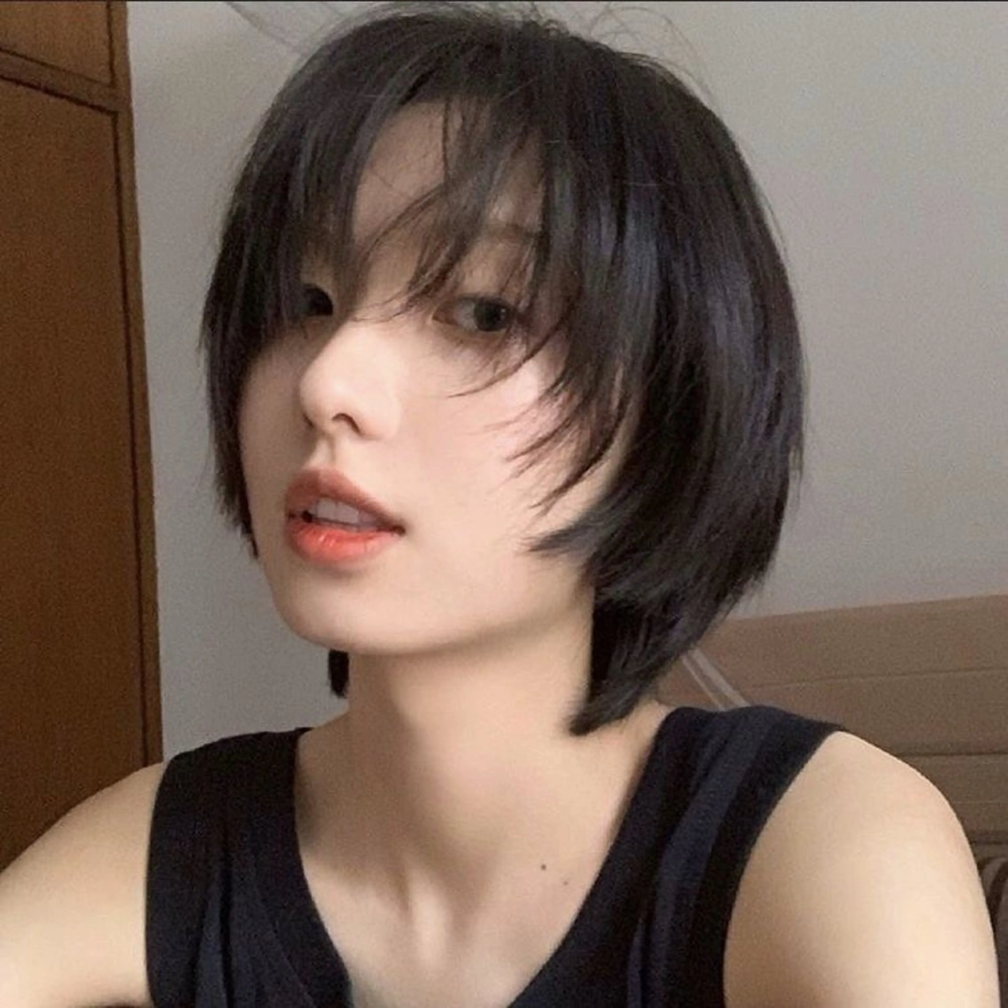 ショート レイヤーカット NERO加藤木麻彩のヘアスタイル