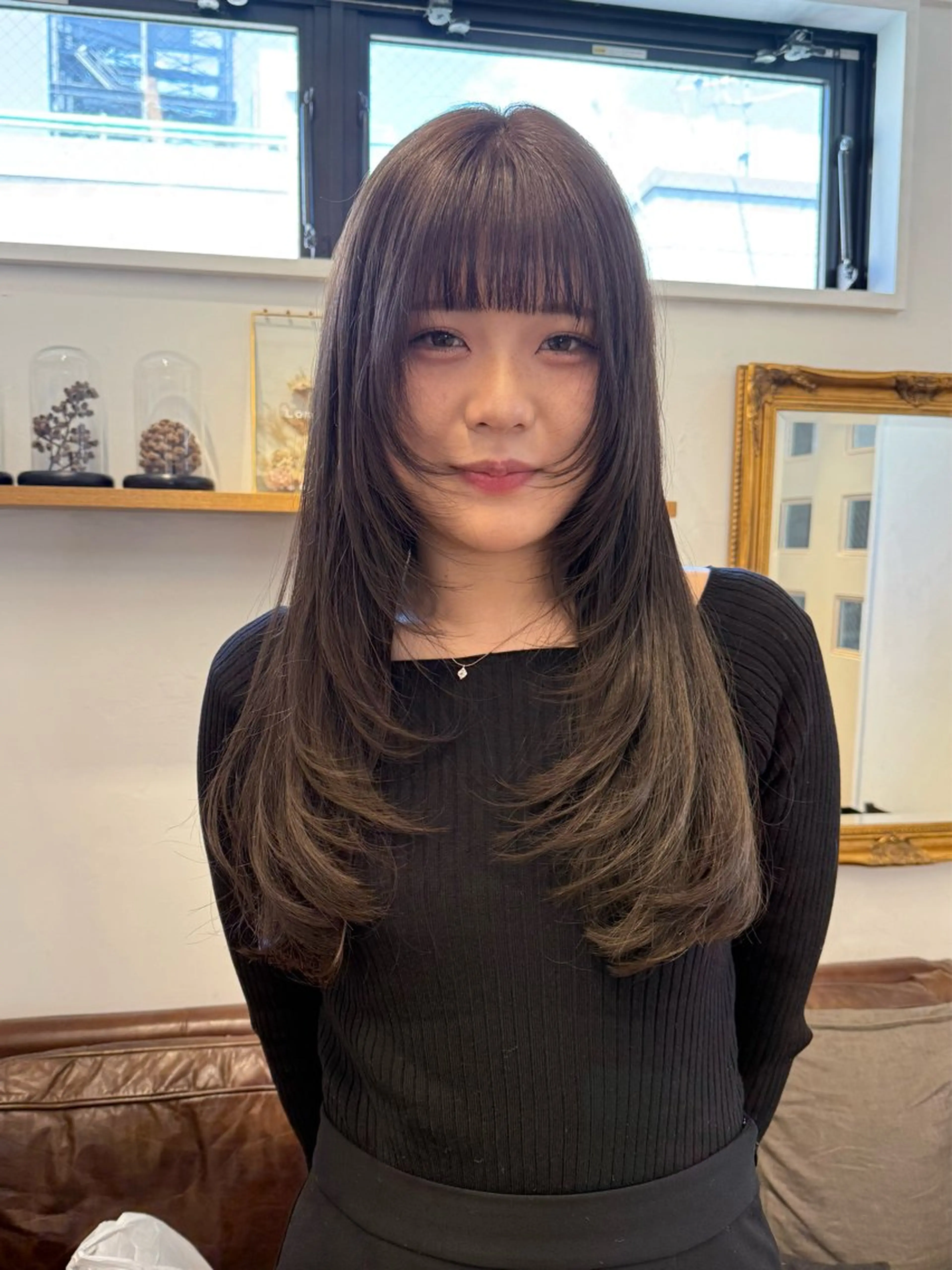 ロング カラー ミルクティー× グレージュMOMOのヘアスタイル