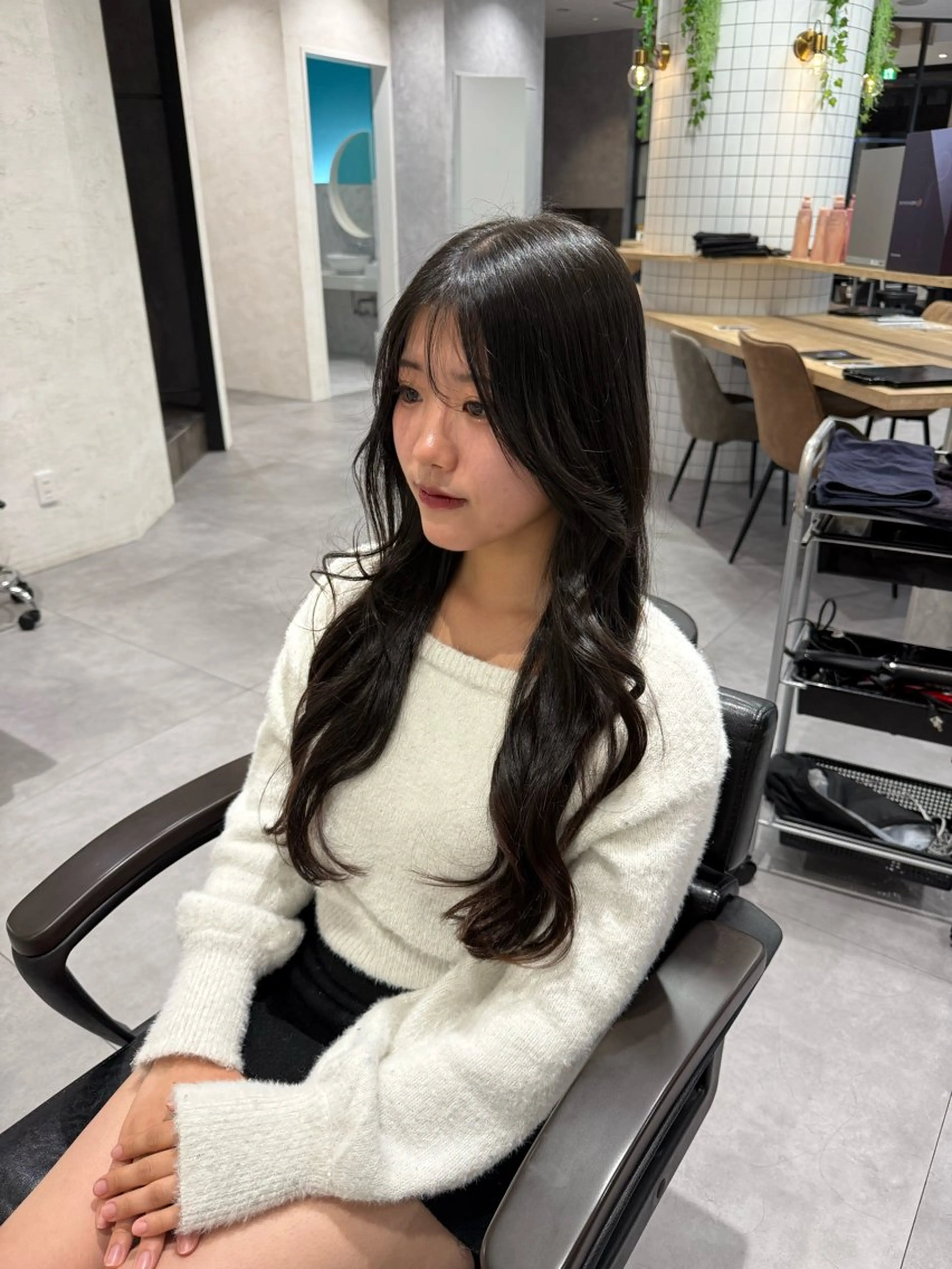 ロング 顔周りカット レイヤーカット カット トリートメント 柴田樹/大人可愛い 艶髪カラー/髪質改善のヘアスタイル