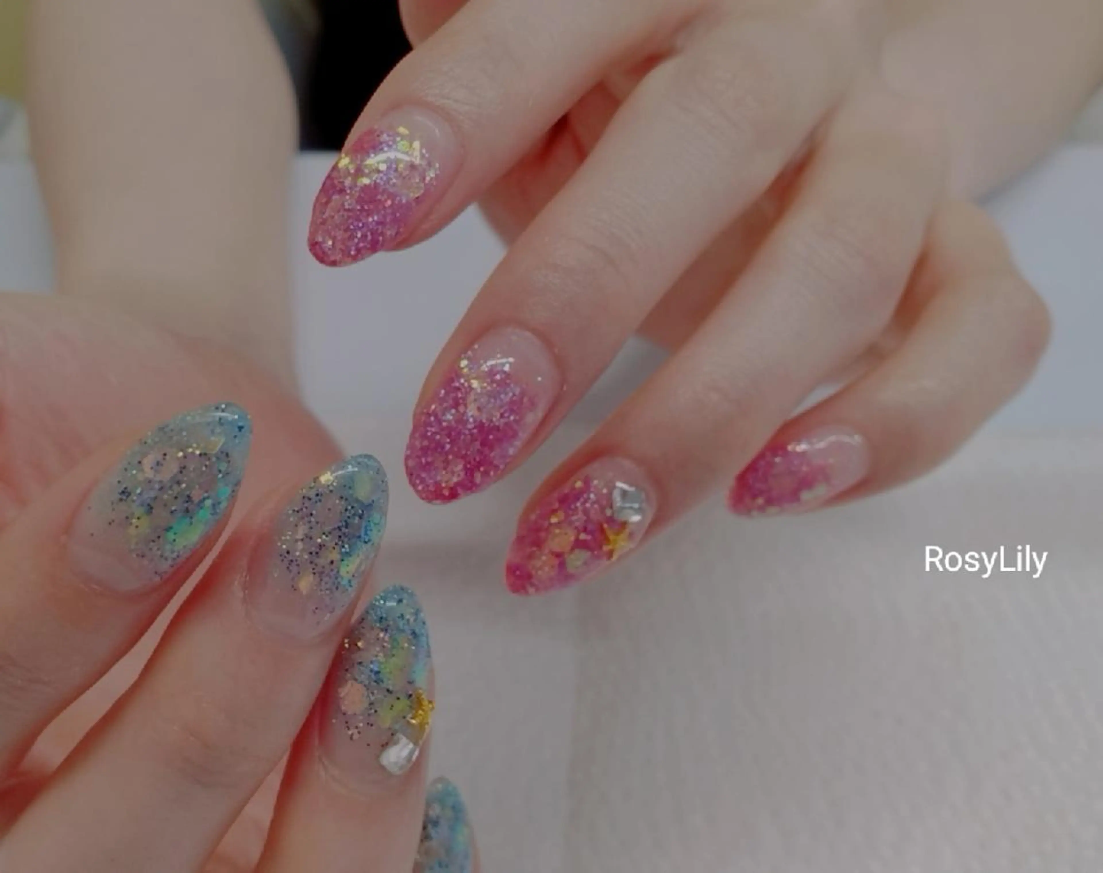 ネイル ホログラムネイル ラメ(グリッター) プライベートサロン Rosy Lilyのネイルデザイン