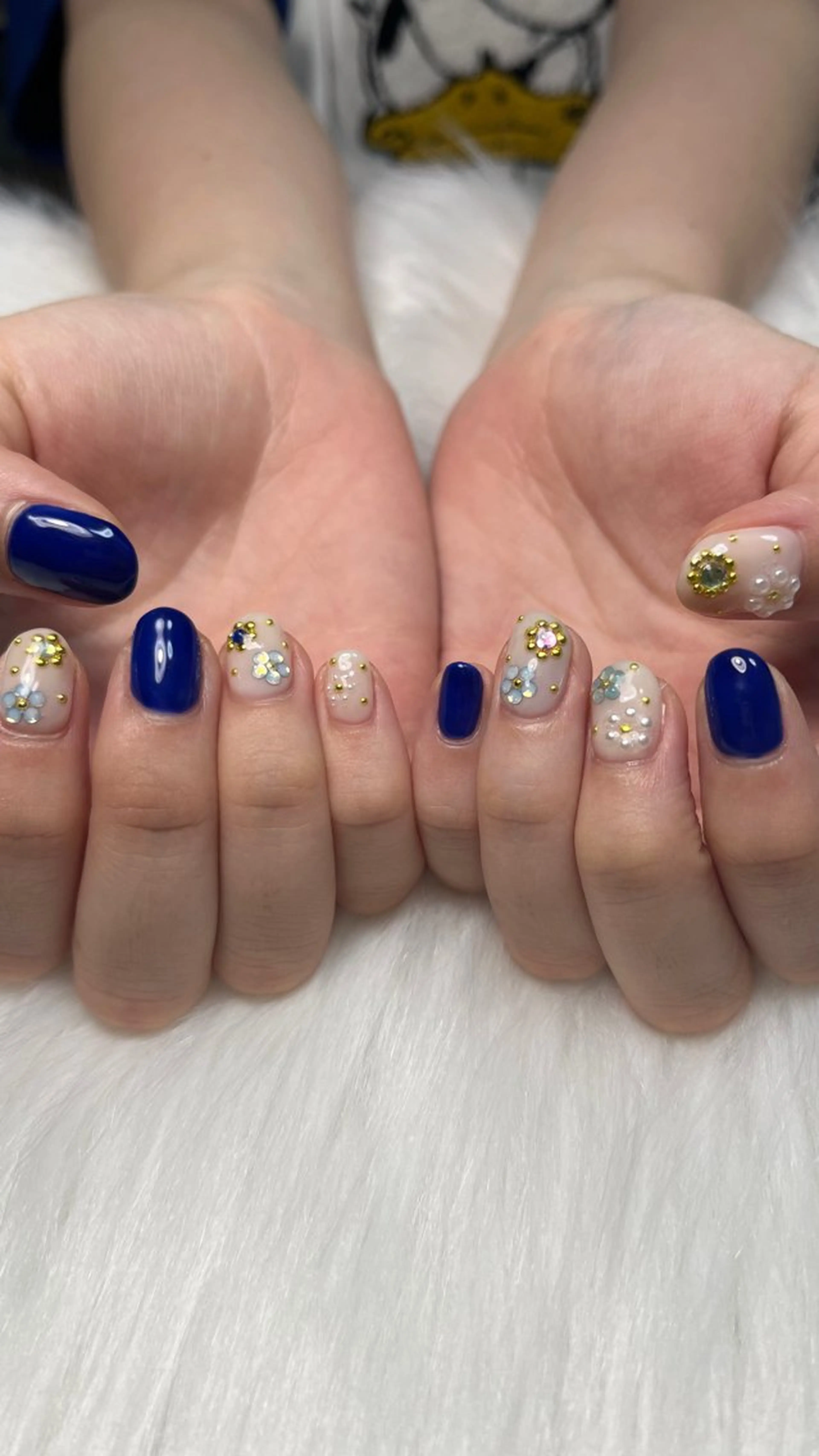 ネイル ブルー フラワーネイル キラキラネイル 持ち込み ワンカラーネイル Nail salon Hanakoのネイルデザイン