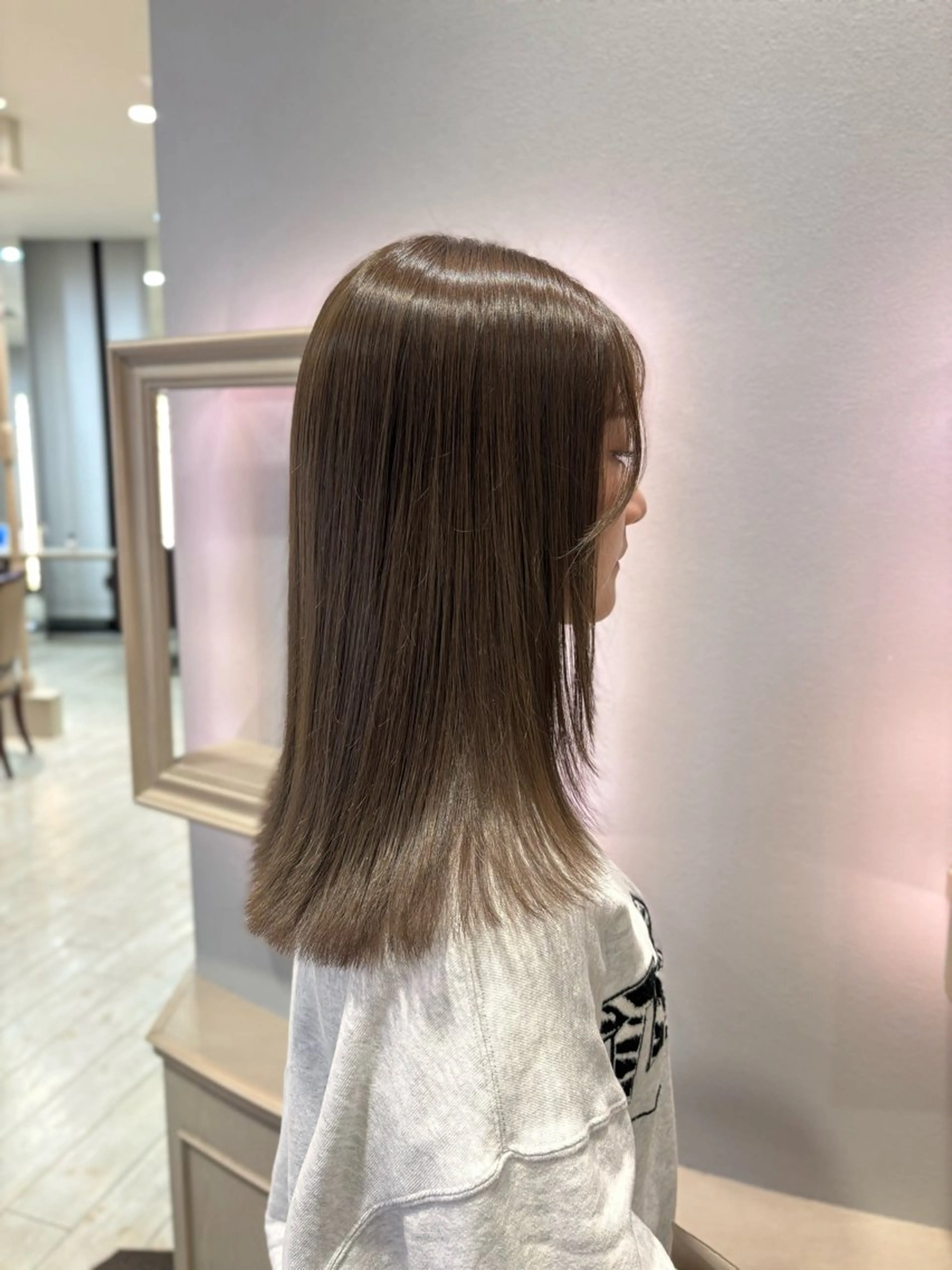 ミディアム カラー ベージュカラー ブリーチ 透明感カラー グレージュ ブリーチなしカラー カット ヘアカラー トリートメント サソウ ユリエ🥥のヘアスタイル