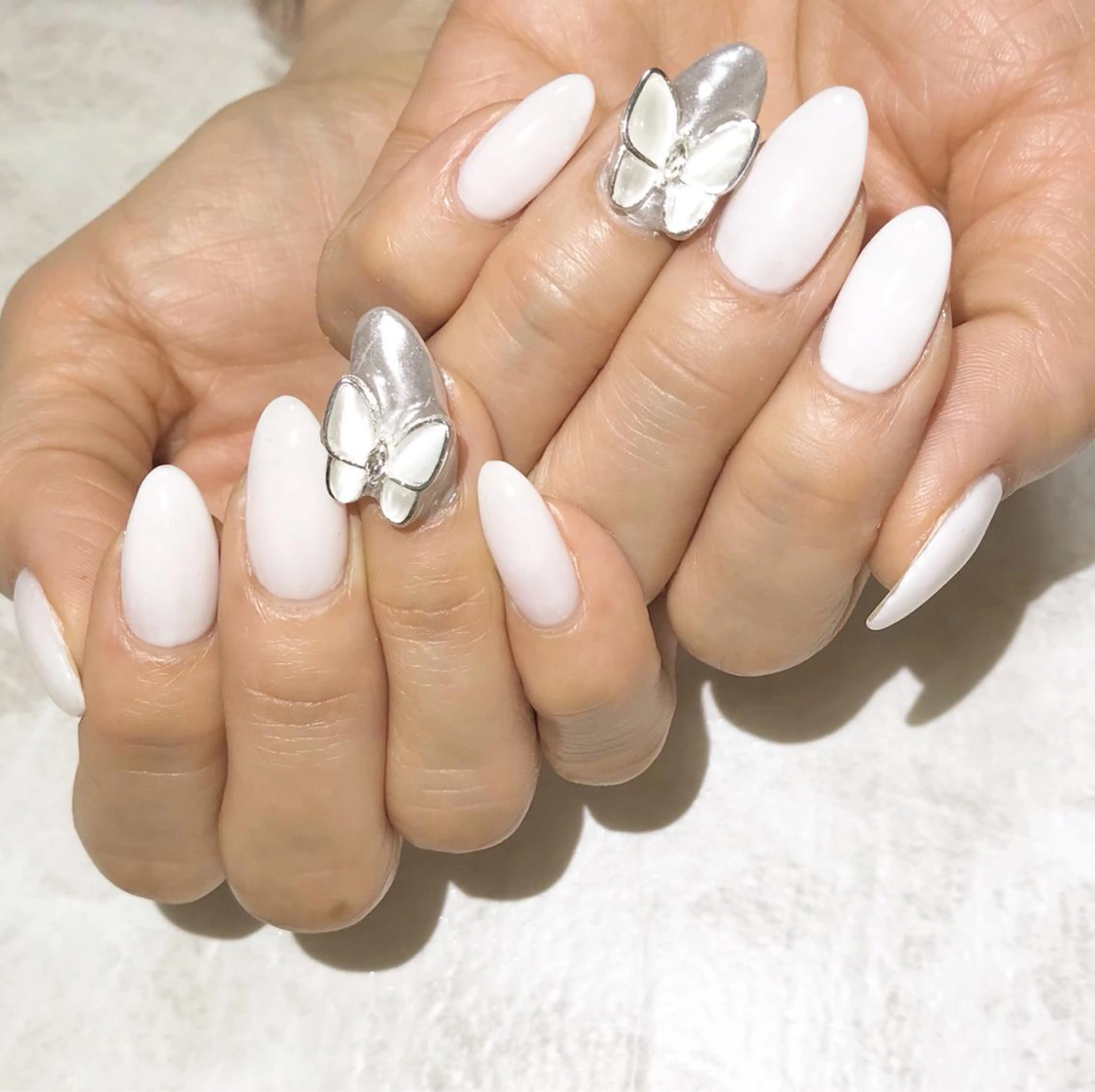 ネイル フットネイル ニュアンスネイル シルバー シンプルネイル 春ネイル ハンドネイル ネイル フフラ所属・nail fufla ♡yamane♡のネイルデザイン