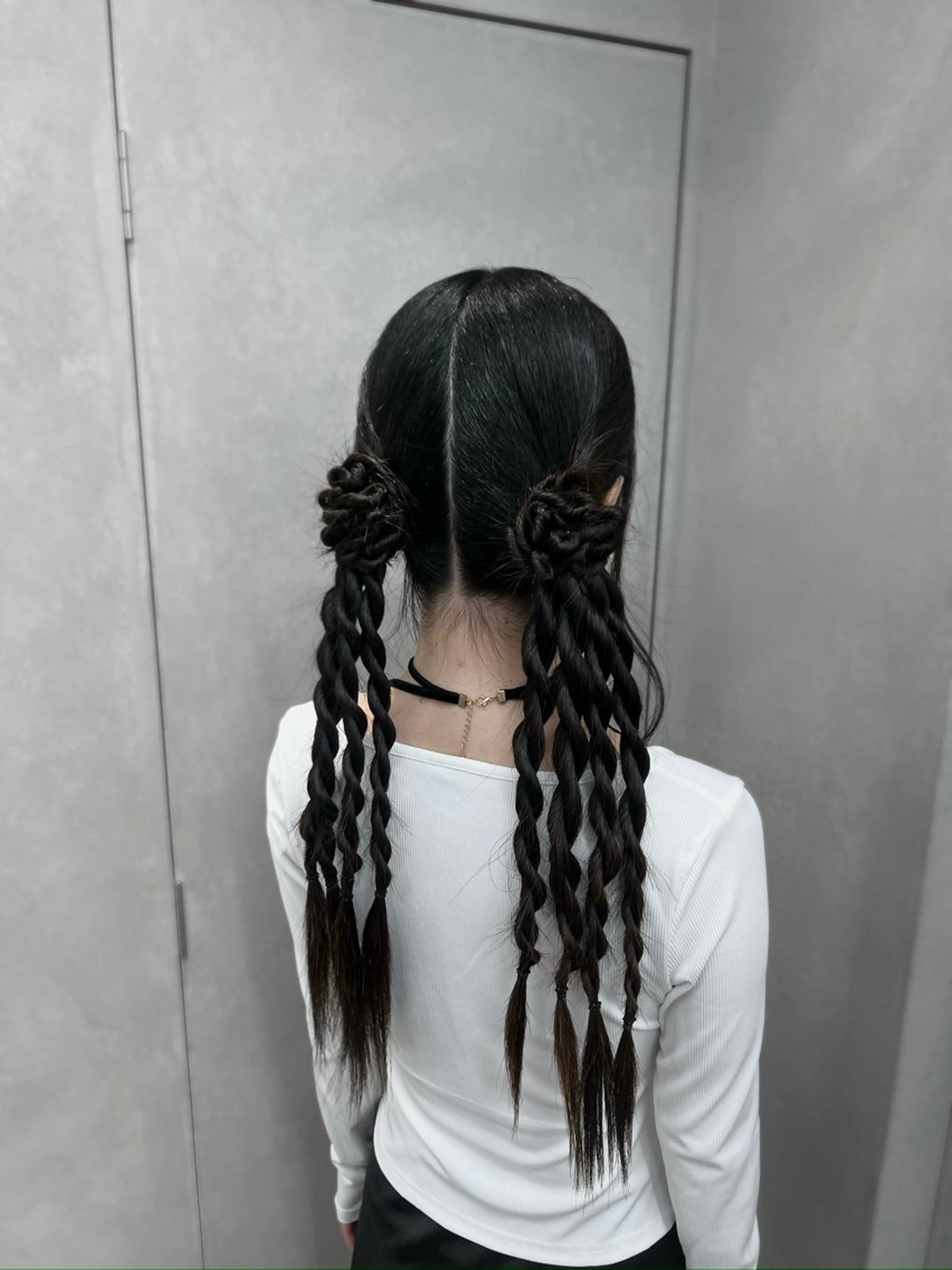 ヘアアレンジ ミルクティーベージュ オリーブグレージュのヘアスタイル