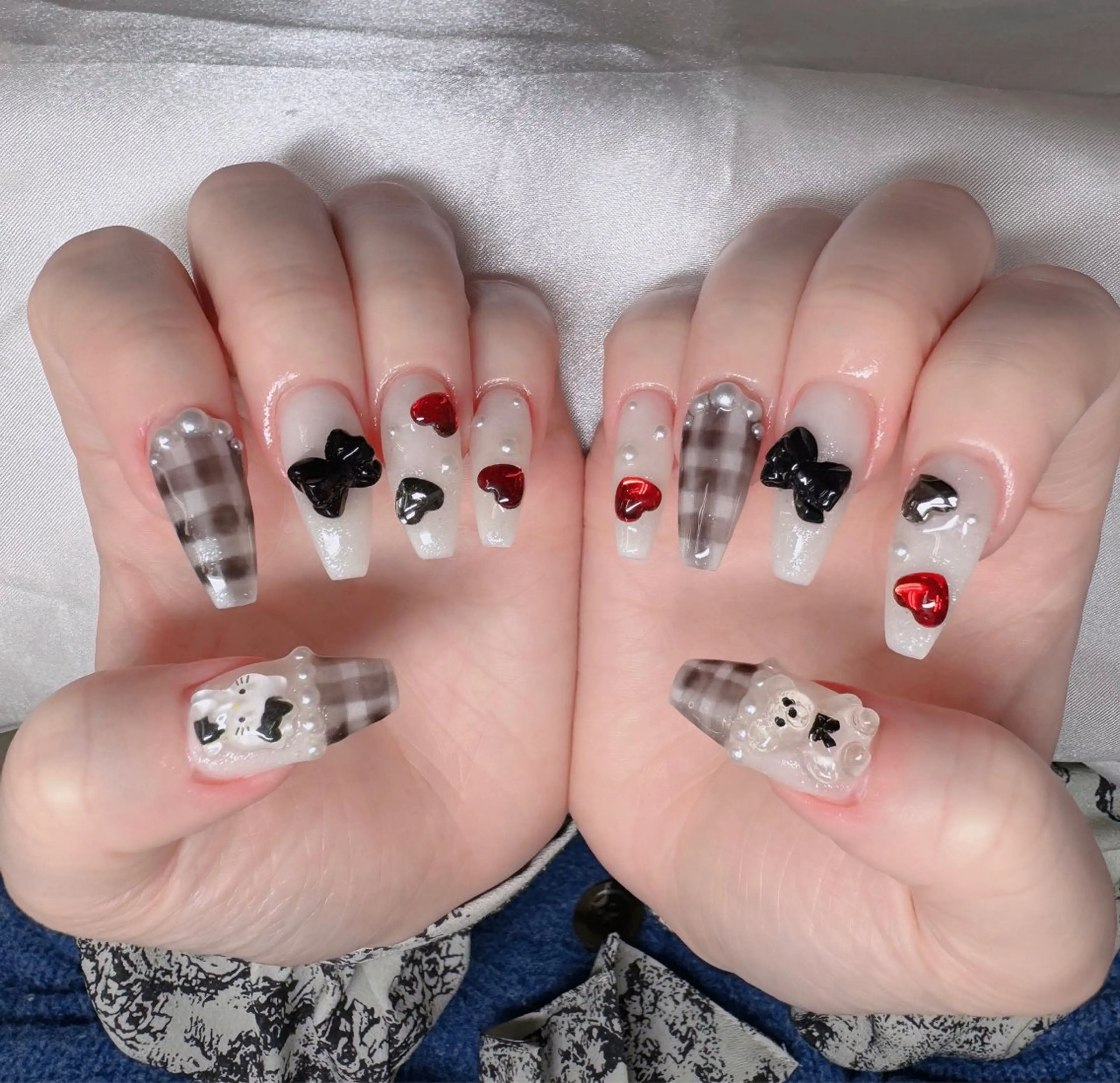 ネイル オーロラネイル フレンチネイル ジェルネイル ハロウィン キラキラネイル H.baby Nail Salonのネイルデザイン