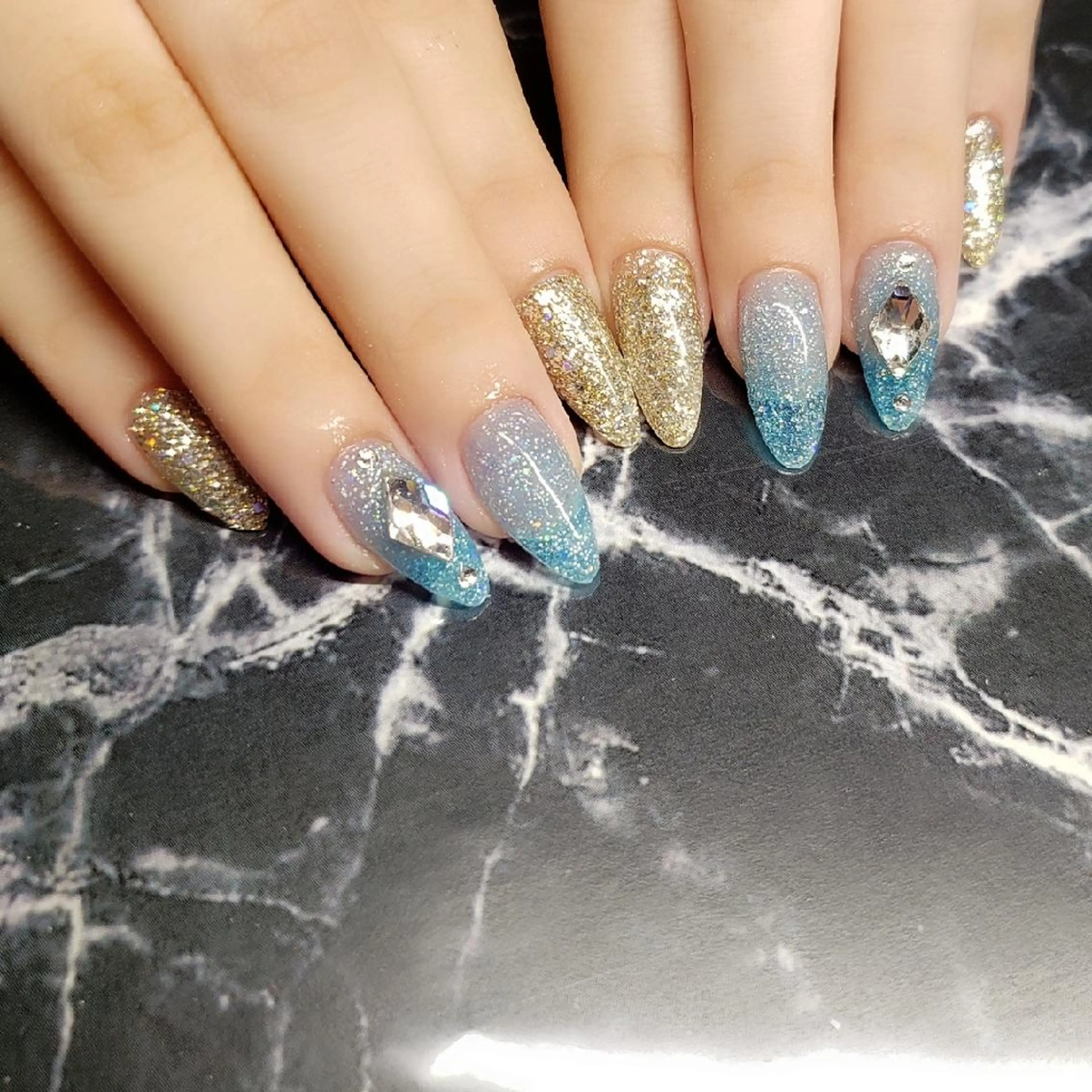 ネイル ストーンネイル ハンドネイル クロキ 。のネイルデザイン