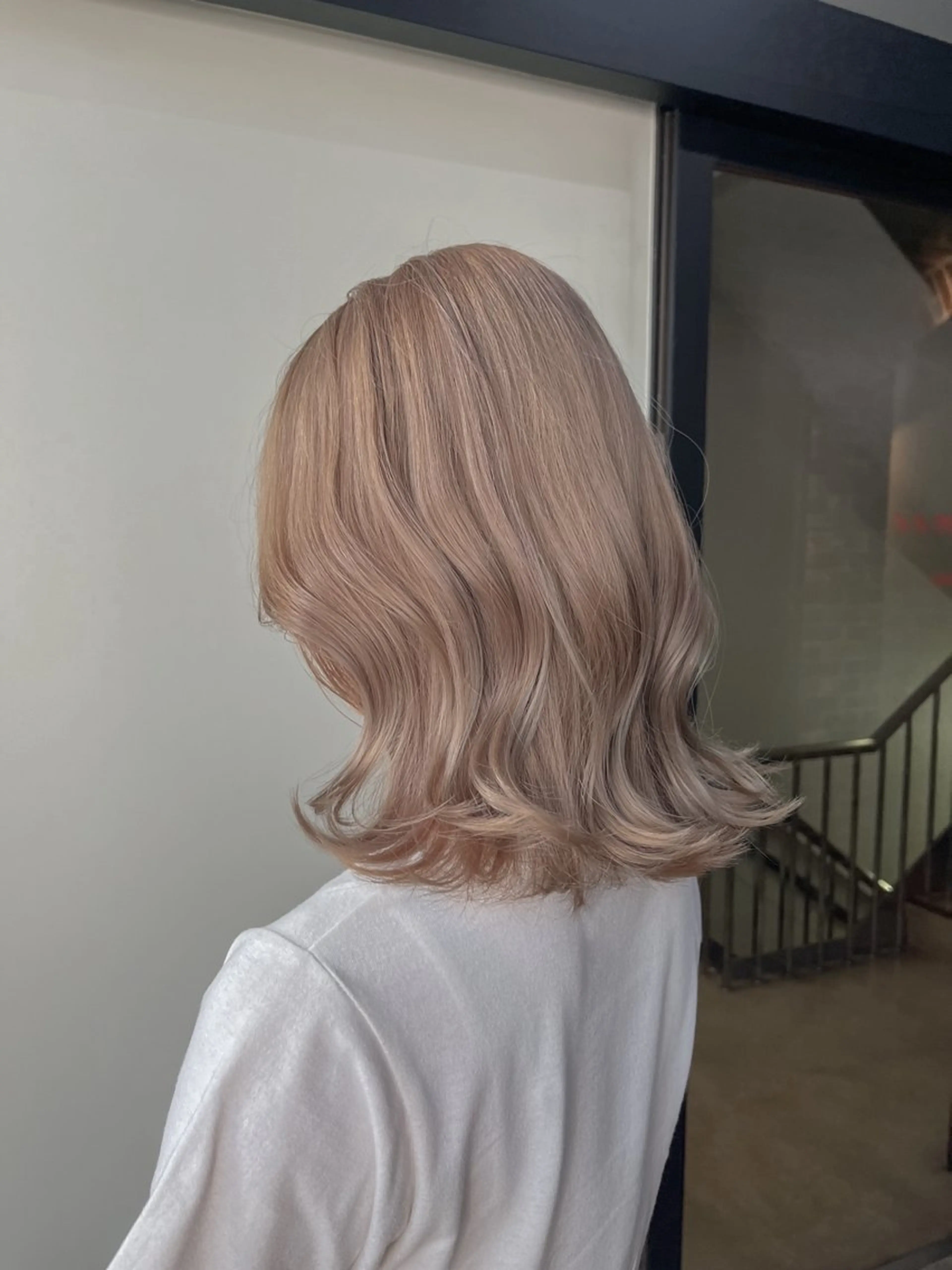 ミディアム カラー カット ヘアカラー トリートメント ヘアセット 似合わせベージュ 🍯ayumi🍯のヘアスタイル