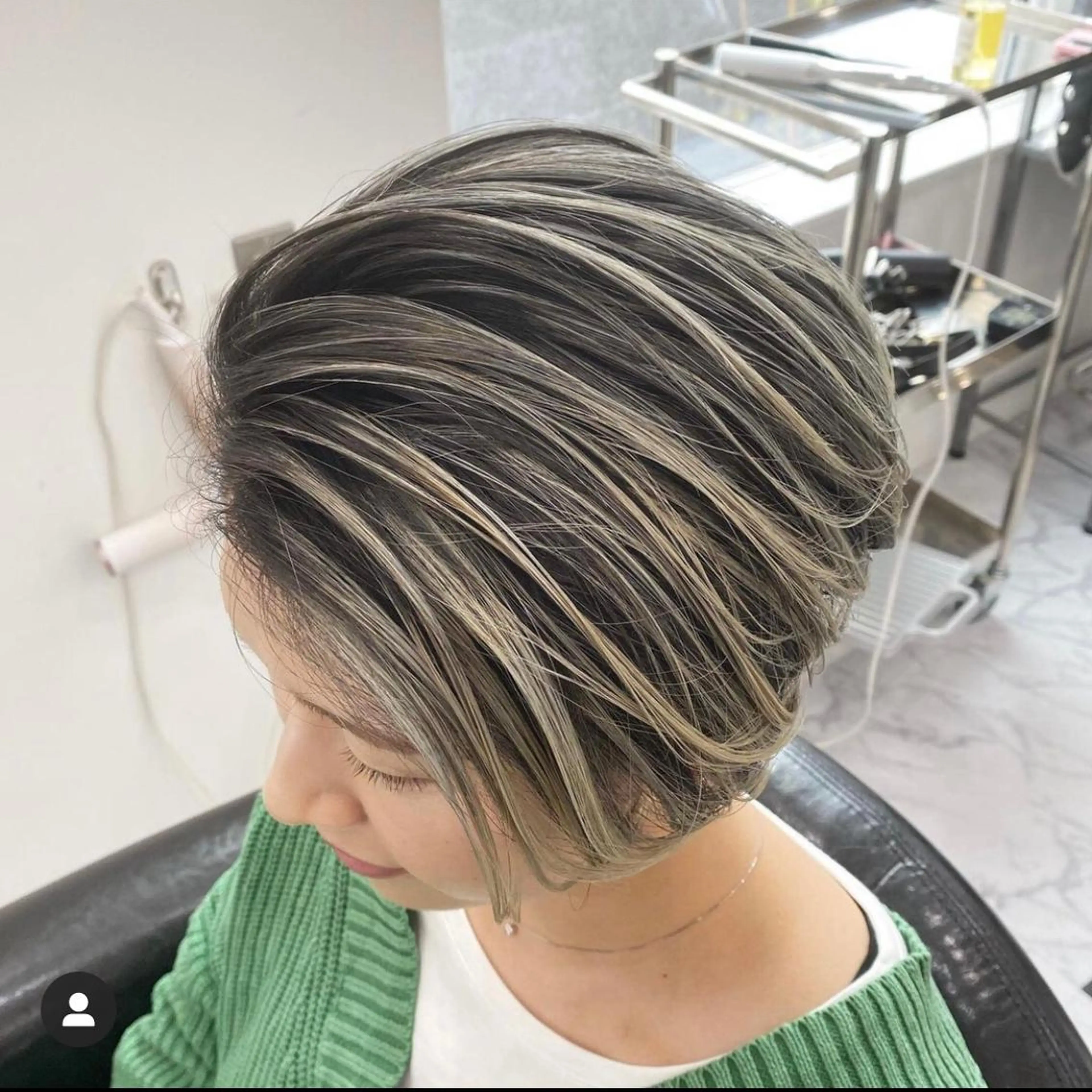 ショート カラー ハイライトカラー ハイライト DEAN 名駅店 大人レイヤーカットのヘアスタイル