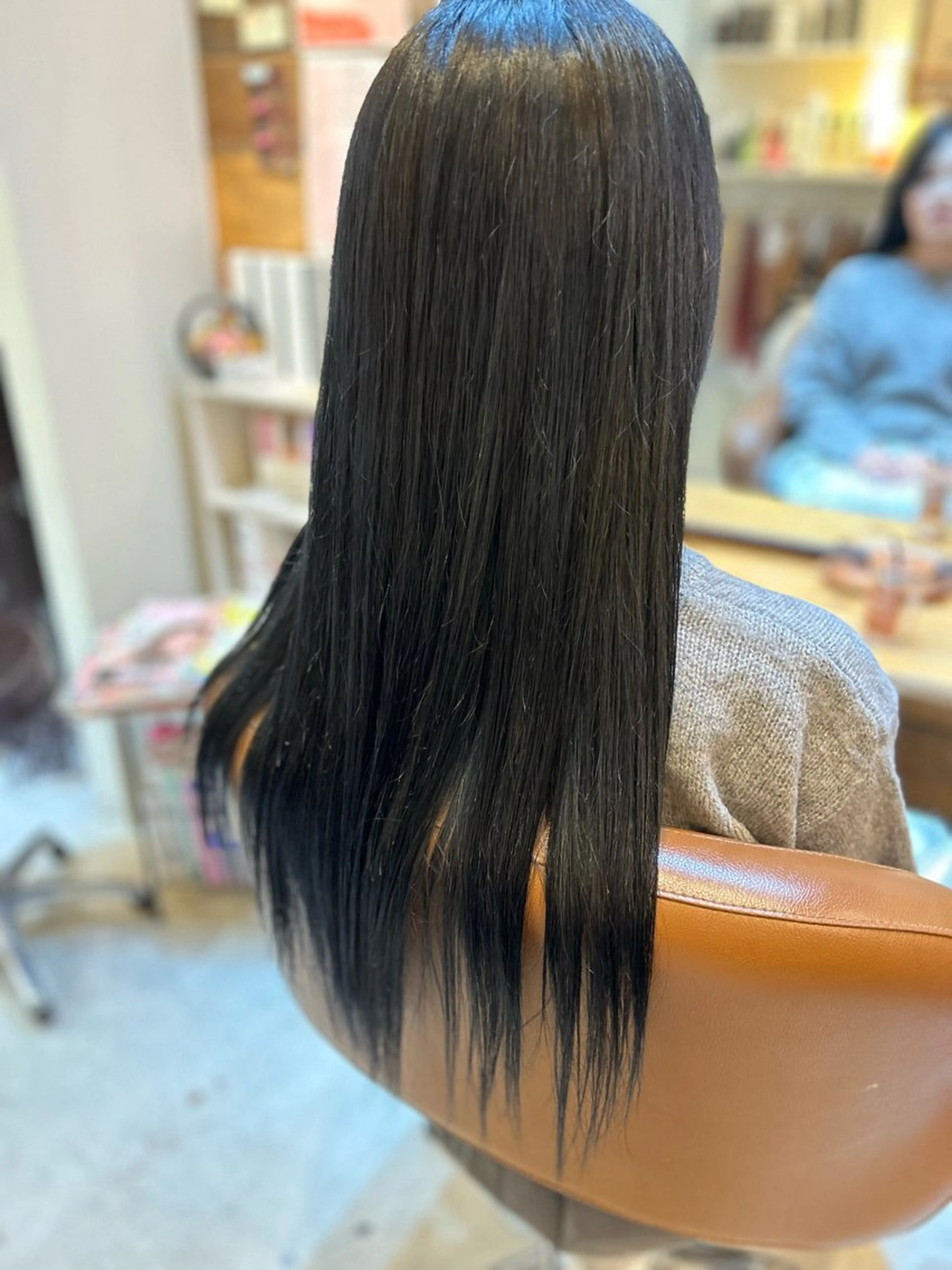 ロング カラー 黒髪 ブルーカラー ブルーブラック 平松 舞衣のヘアスタイル