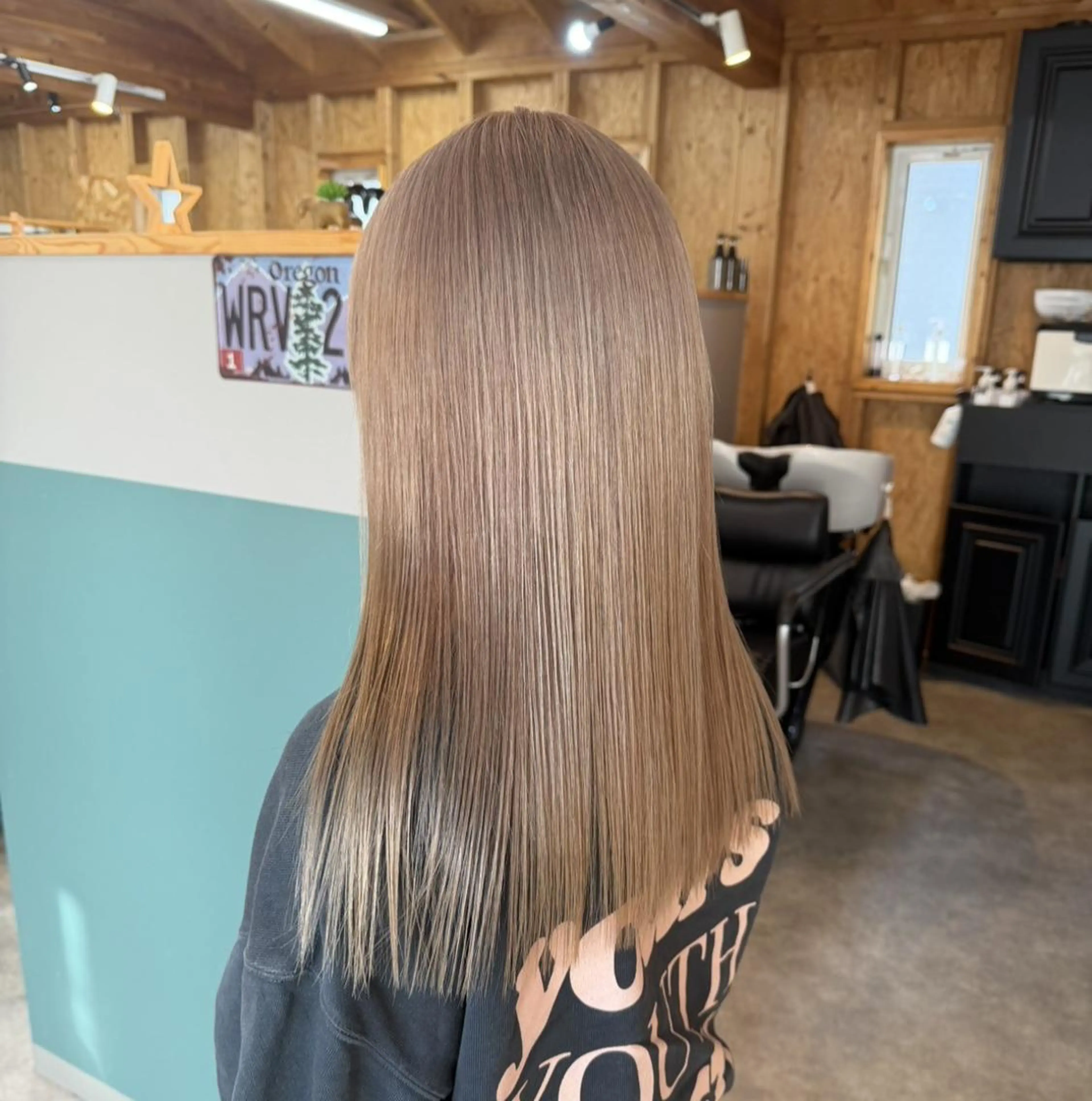 セミロング 透けるミルクティー ☕赤味ゼロ★はる吉のヘアスタイル