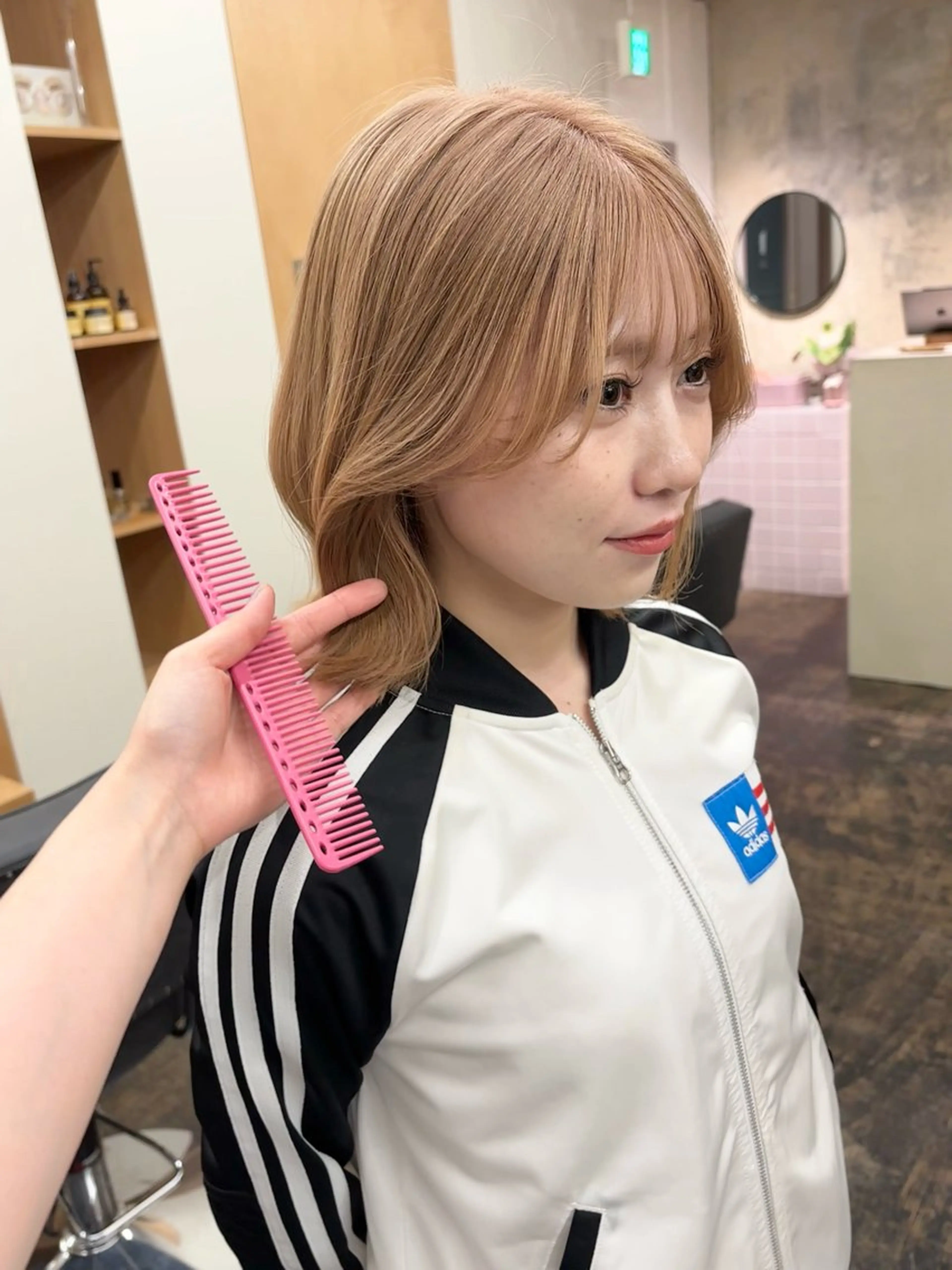 ミディアム カラー ベージュカラー ブリーチ 美空🐇 レイヤー / 透明感カラー🩰のヘアスタイル