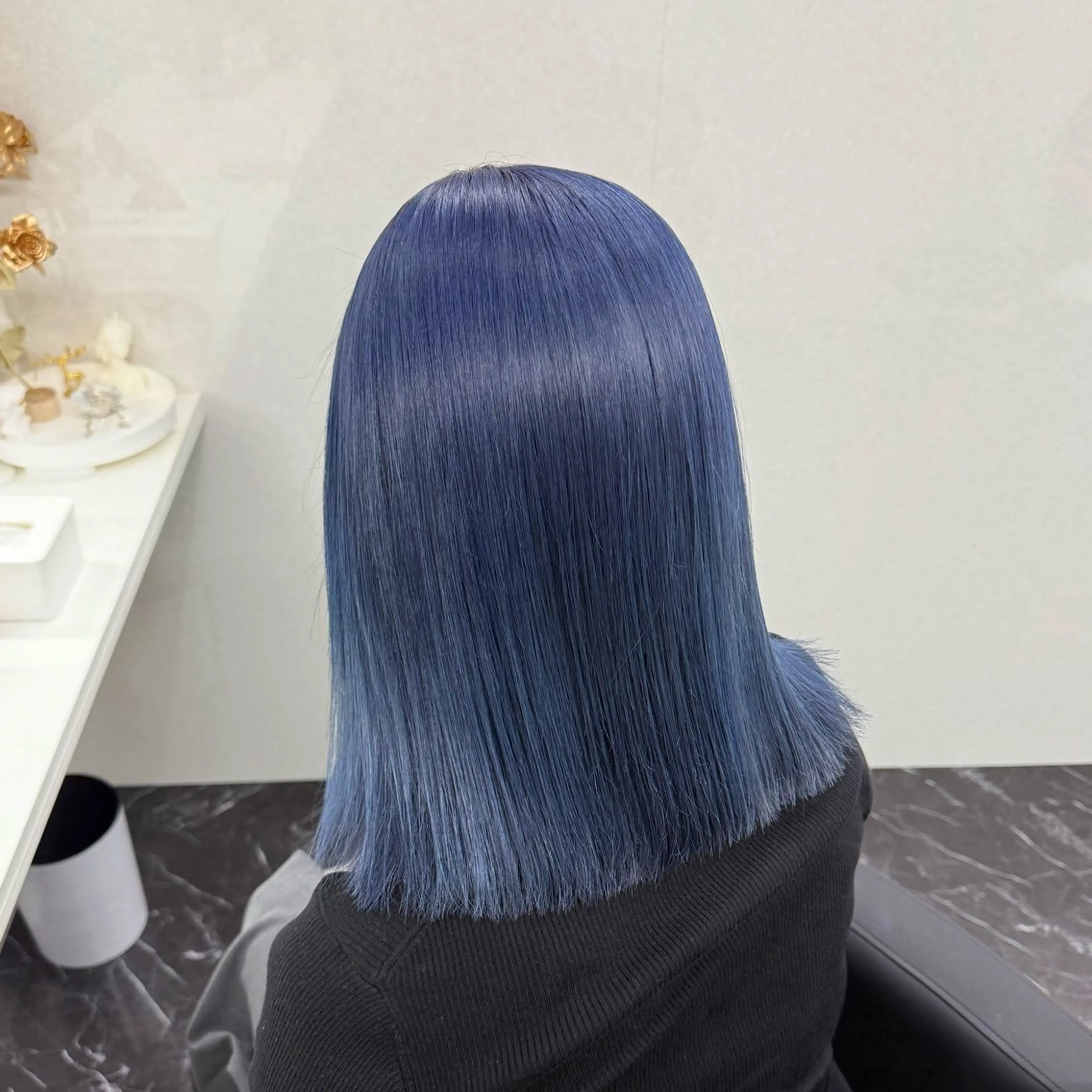 ミディアム カラー アッシュ ブリーチ ブルーカラー ブルーアッシュ ブルーラベンダー ヘアカラー トリートメント ケアブリーチ/ 髪質改善/上質艶髪のヘアスタイル