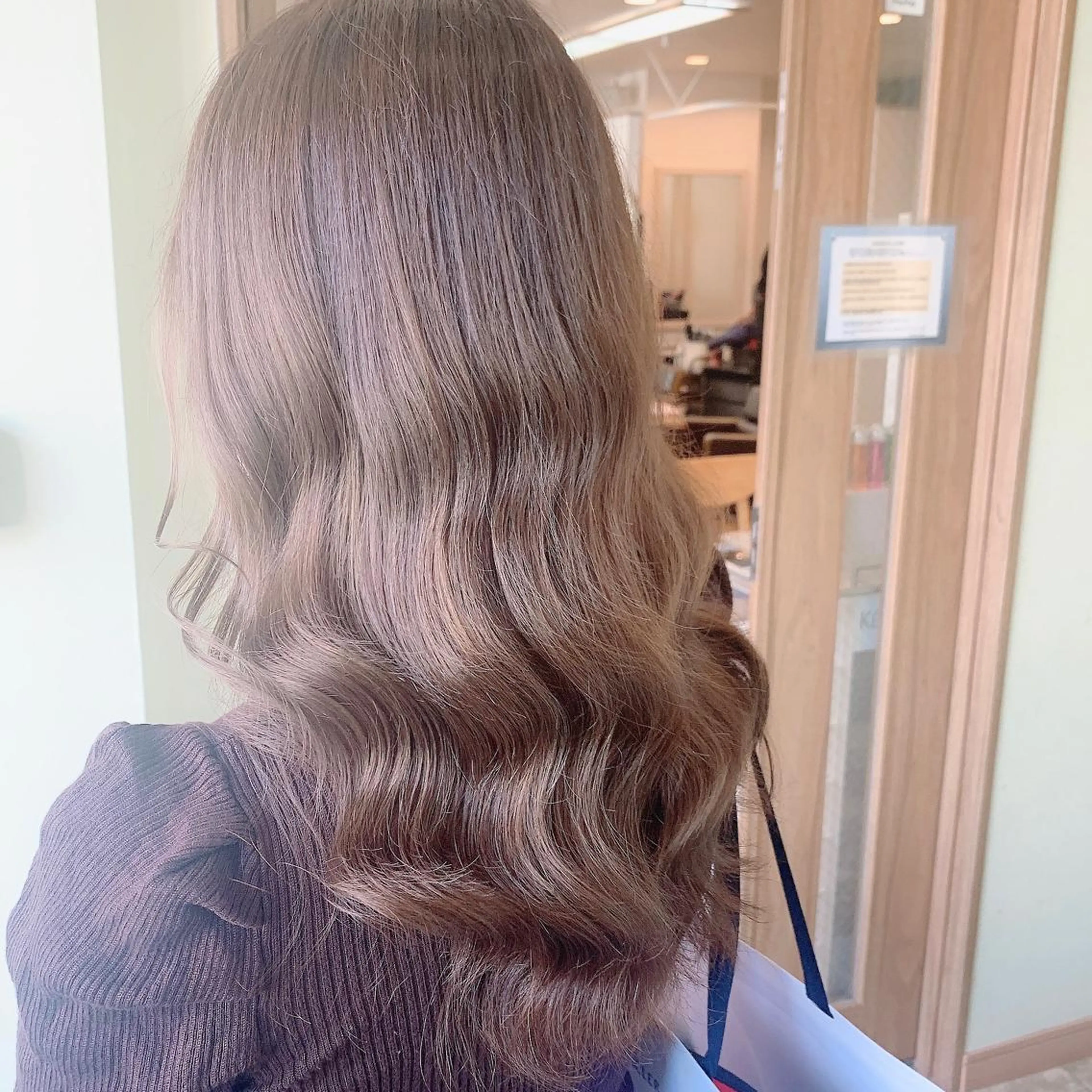 ロング カラー ブリーチ グレージュ ブリーチなしカラー カット ヘアカラー NUMBER_ ユイナのヘアスタイル