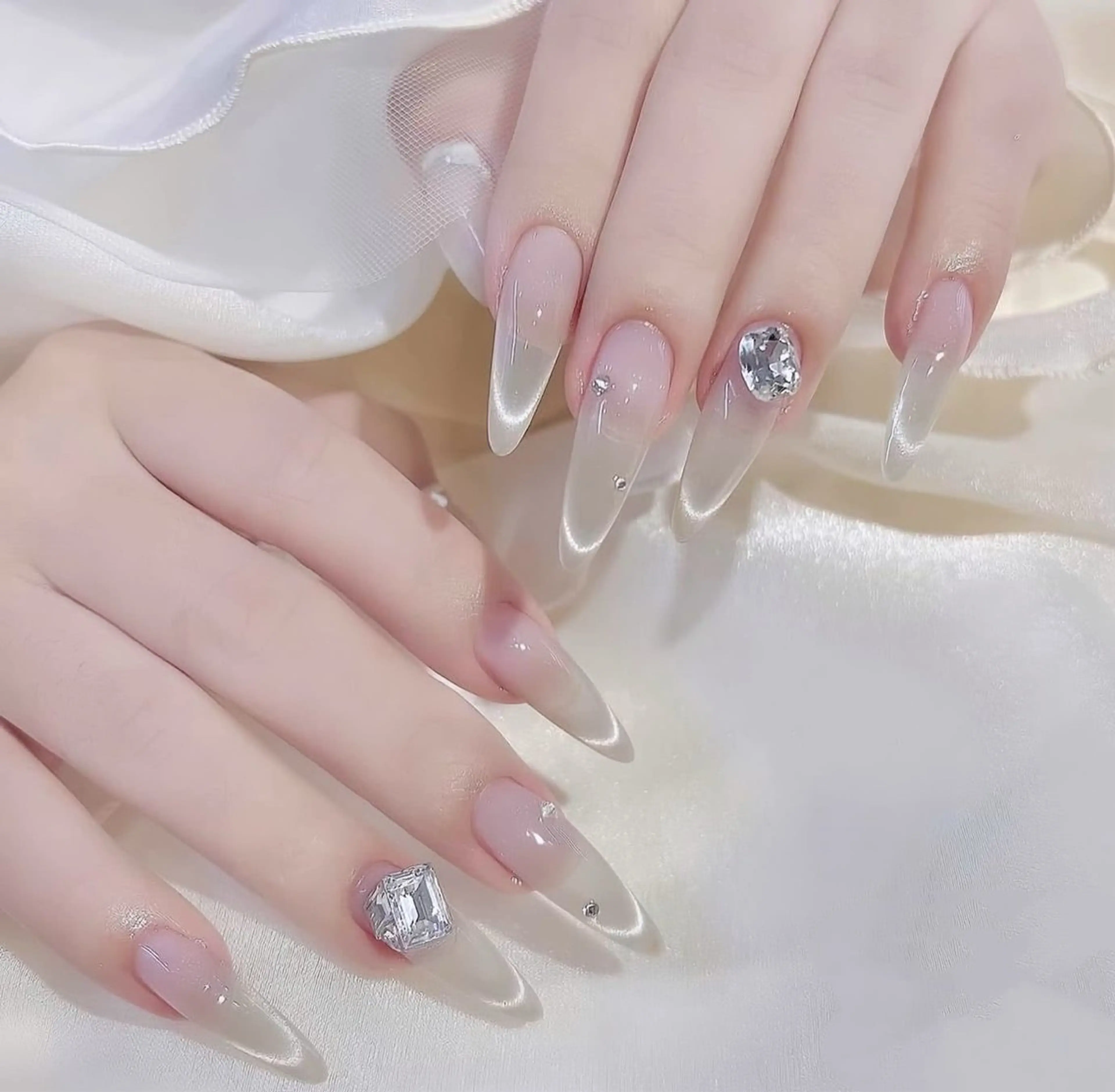 ネイル フットネイル ジェルネイル 韓国ネイル マグネットネイル 持ち込み ハンドネイル AKIKO ネイルサロンのネイルデザイン