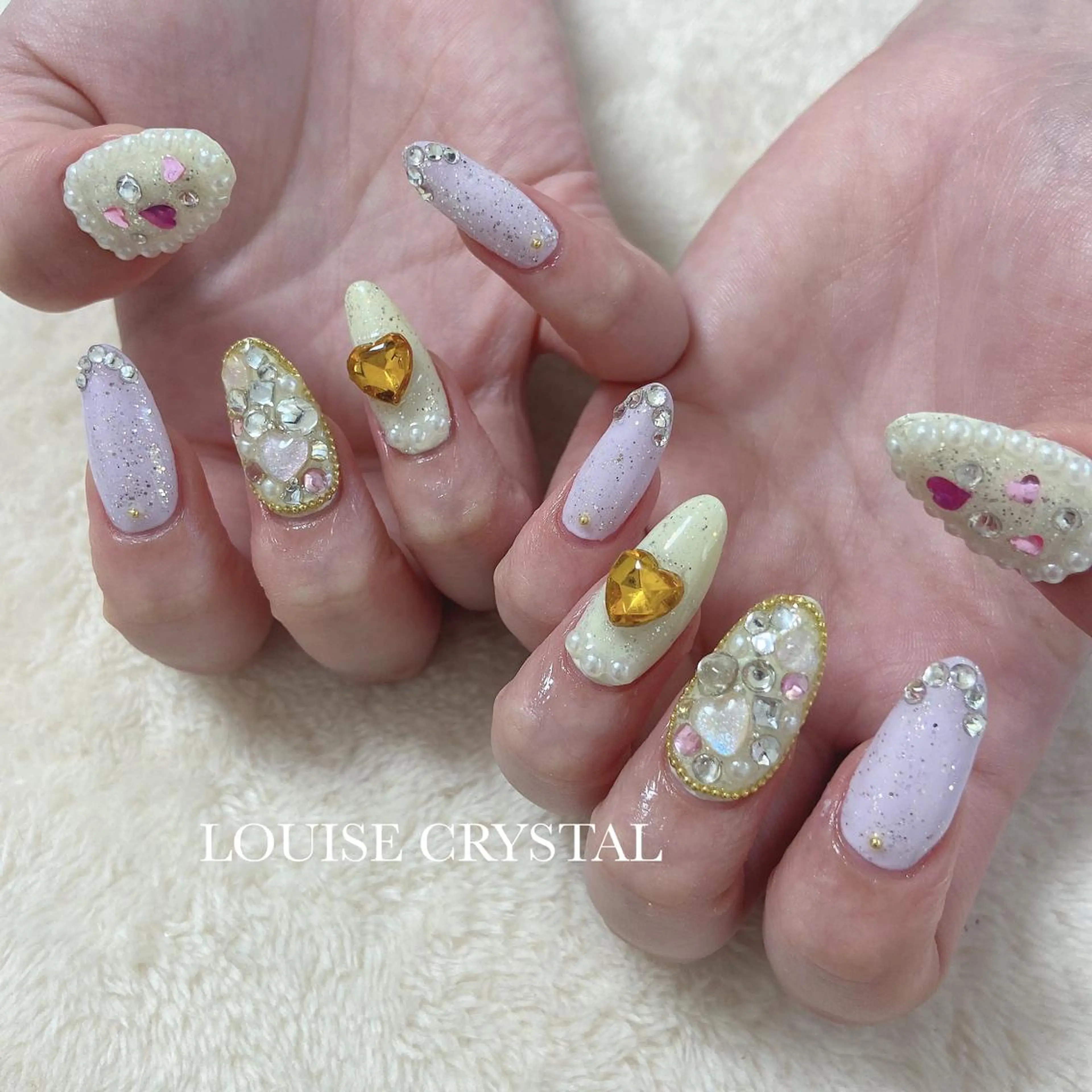 ネイル ハート ハンドネイル LOUISE CRYSTALのネイルデザイン