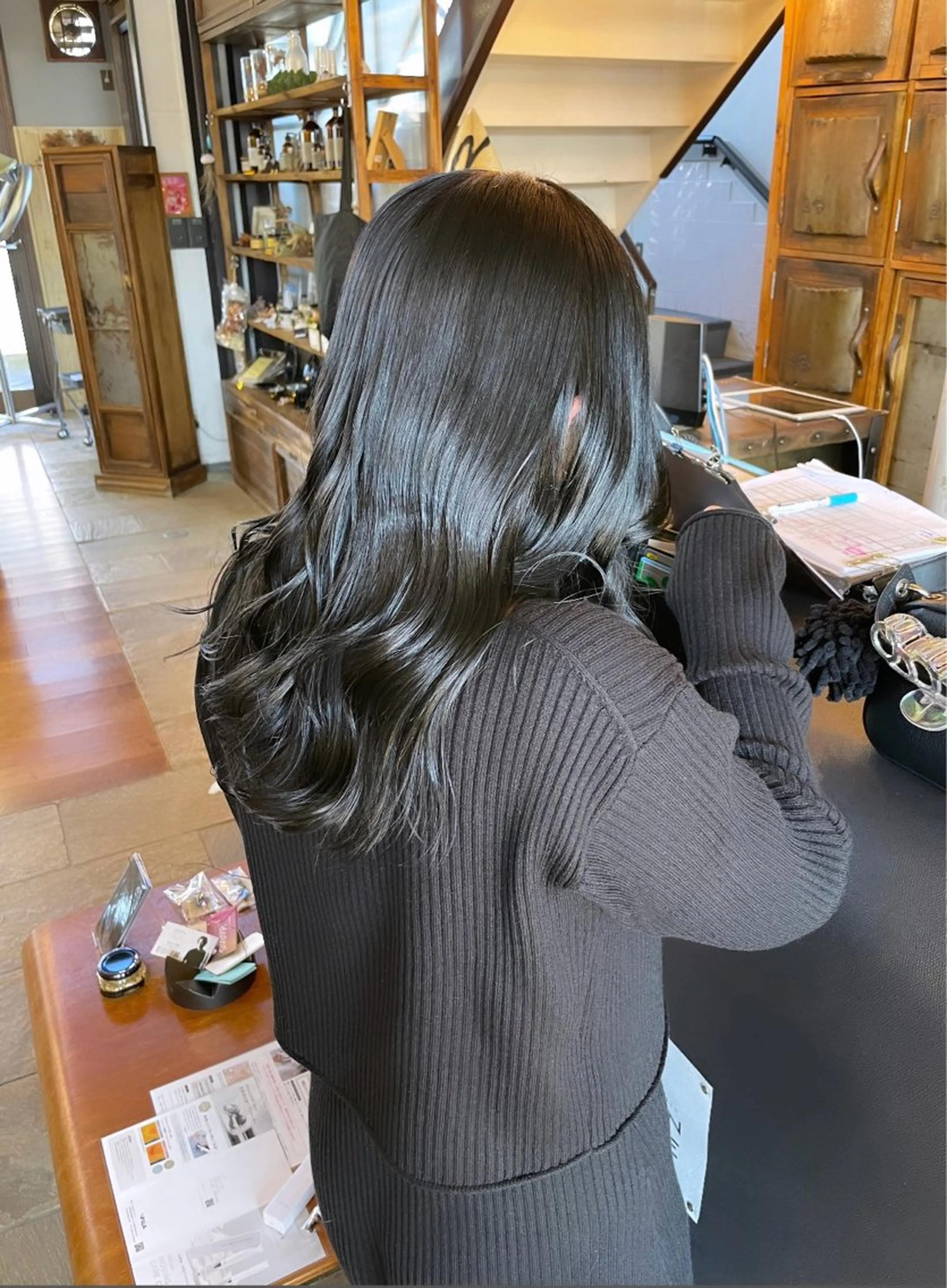 セミロング カラー 黒髪 ブルーカラー ブルーブラック ayaka |トレンドヘアのヘアスタイル