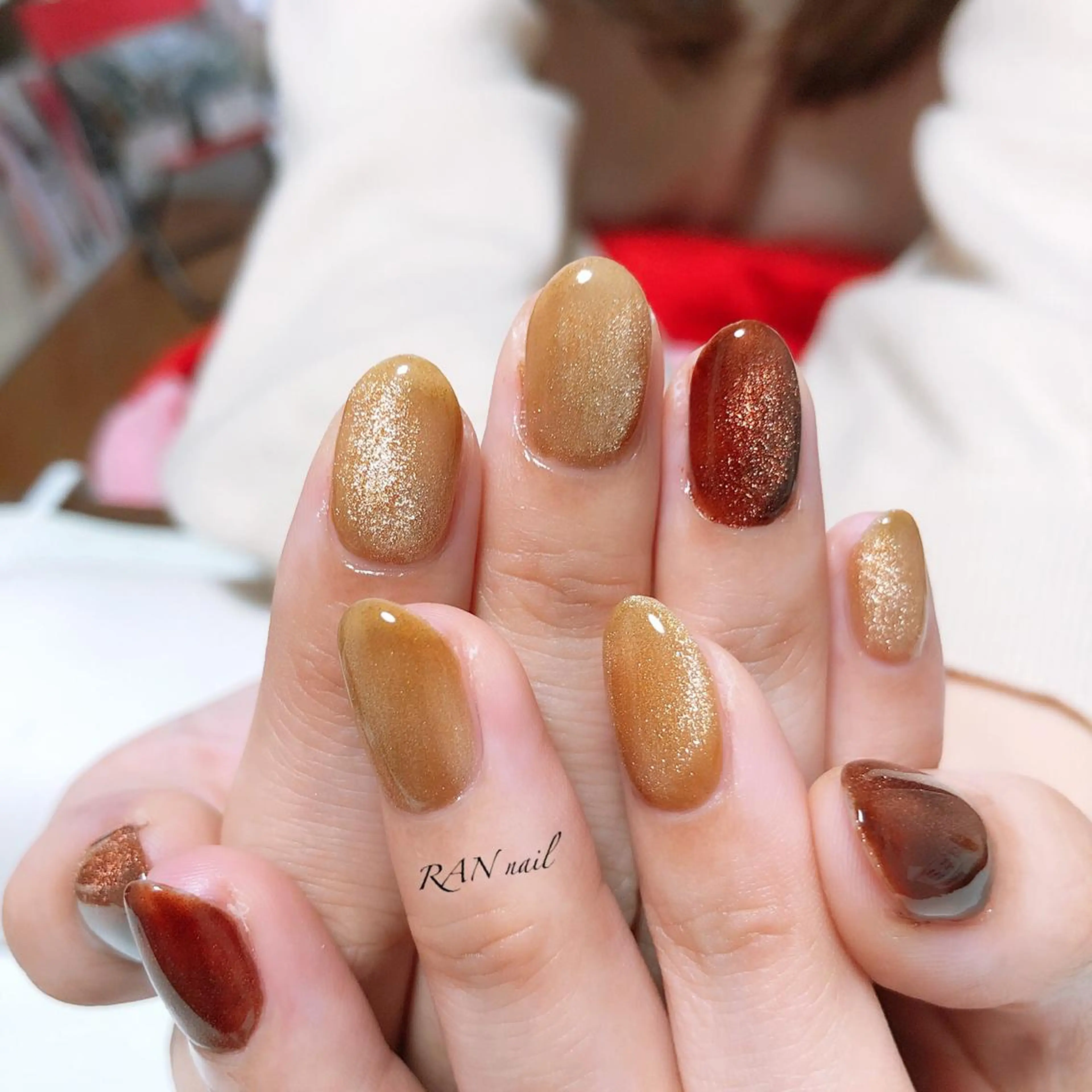 ネイル ブラウン フットネイル ゴールド オフィスネイル 冬ネイル ハンドネイル フットネイル RAN nailのネイルデザイン