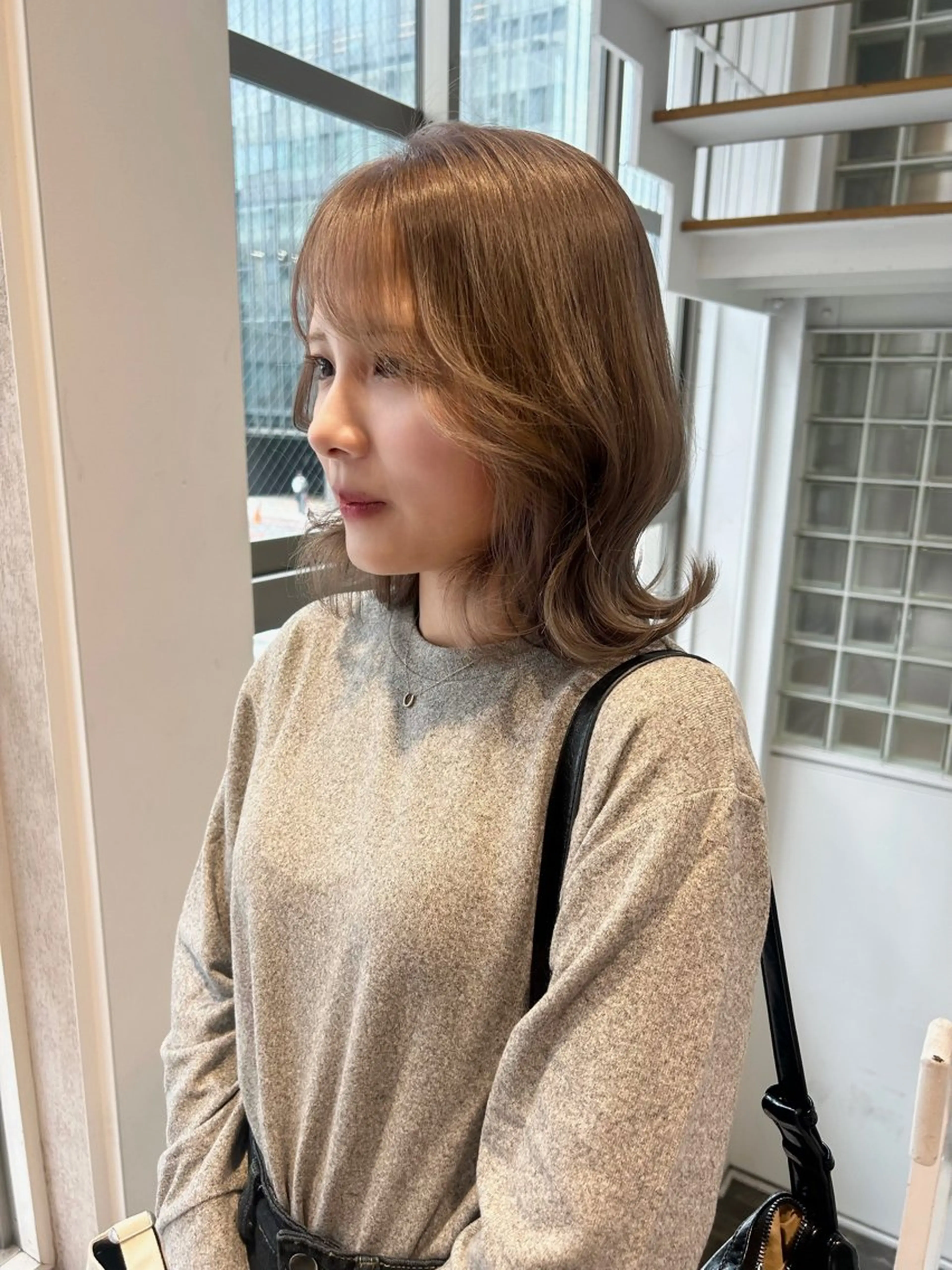 ミディアム カラー ハイトーンカラー 似合わせカット ヘアカラー トリートメント moe🎀 透明感カラーのヘアスタイル