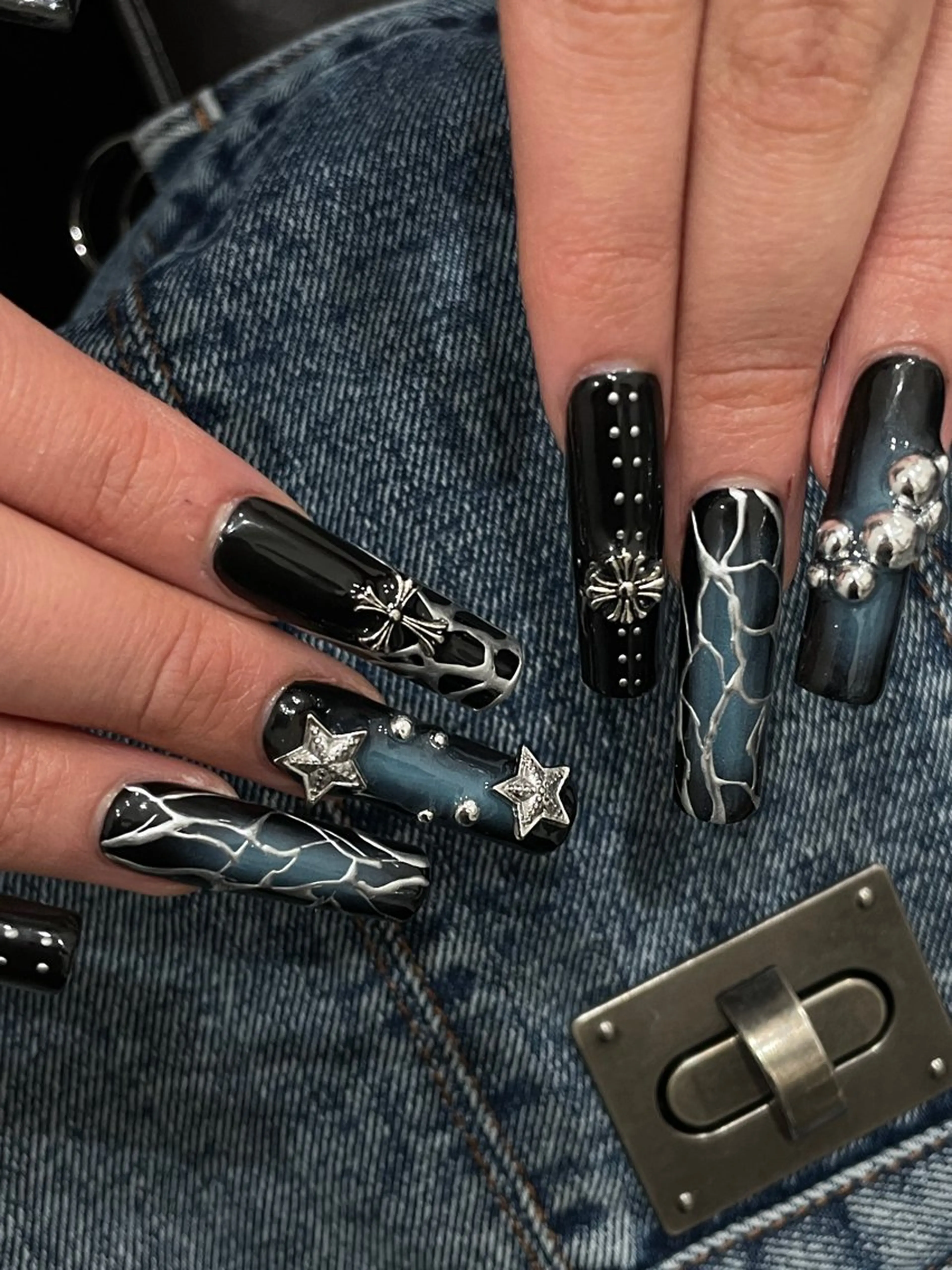 ネイル GO TODAY シェアサロン 渋谷Amiu店所属・渋谷ネイル🎀 y2k/海外ネイルのネイルデザイン