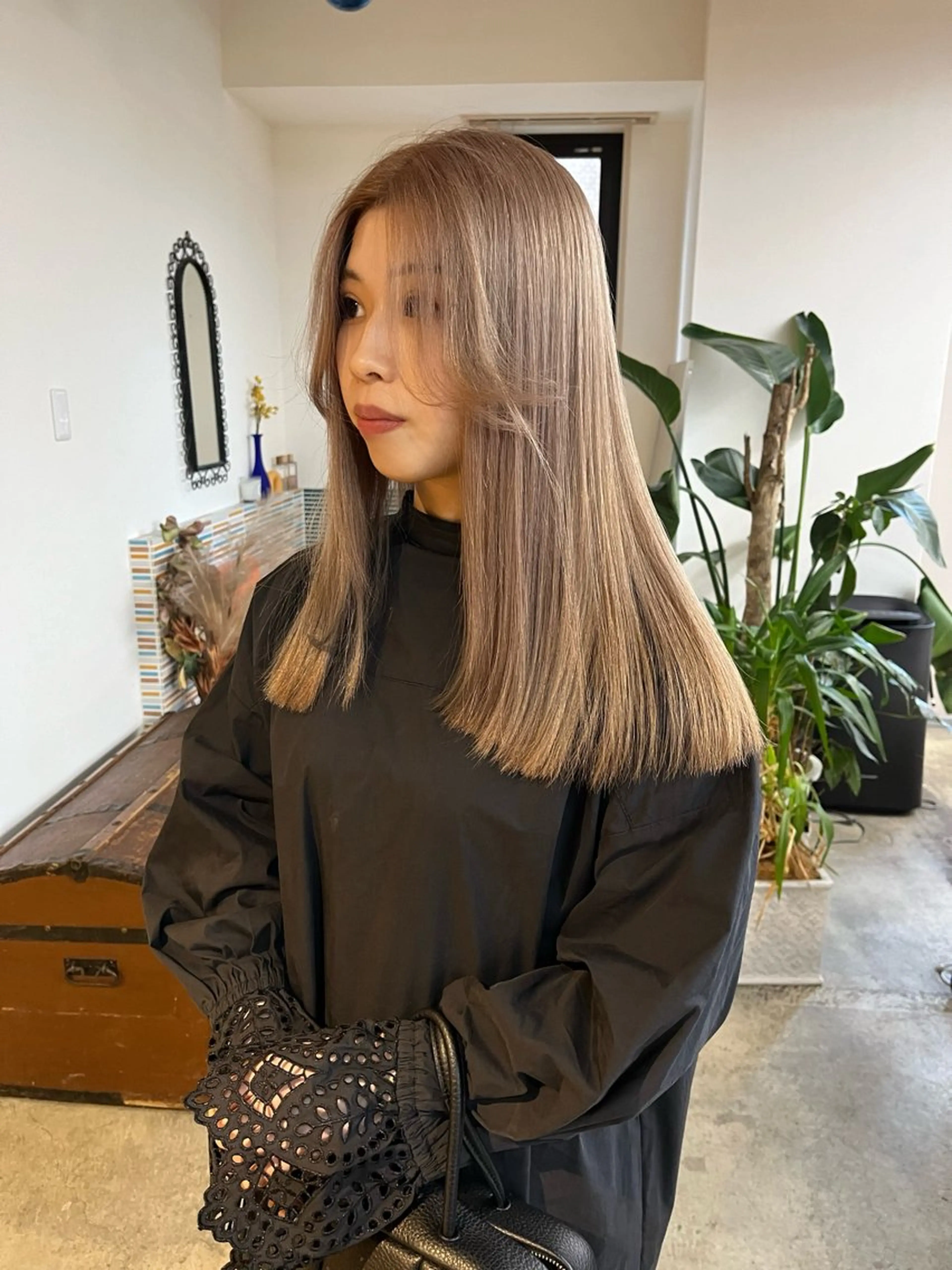 セミロング カラー ベージュカラー ブリーチ ミルクティーベージュ カット ヘアカラー トリートメント 🩷ハイトーン透明感 レイヤー🩷ユリカのヘアスタイル