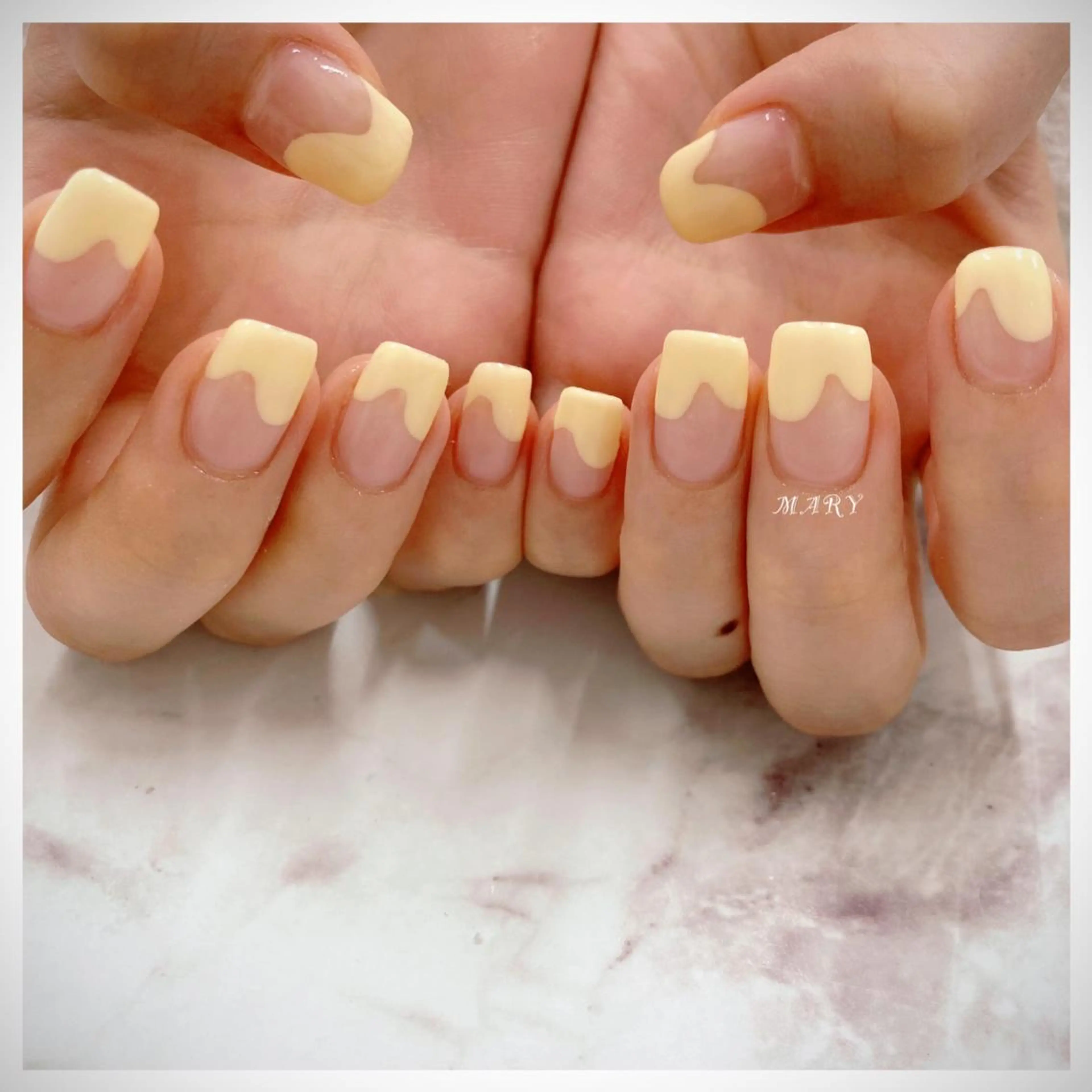 ネイル ニュアンスネイル スクエアネイル 黄色 ハンドネイル Mary nail .narumiのネイルデザイン
