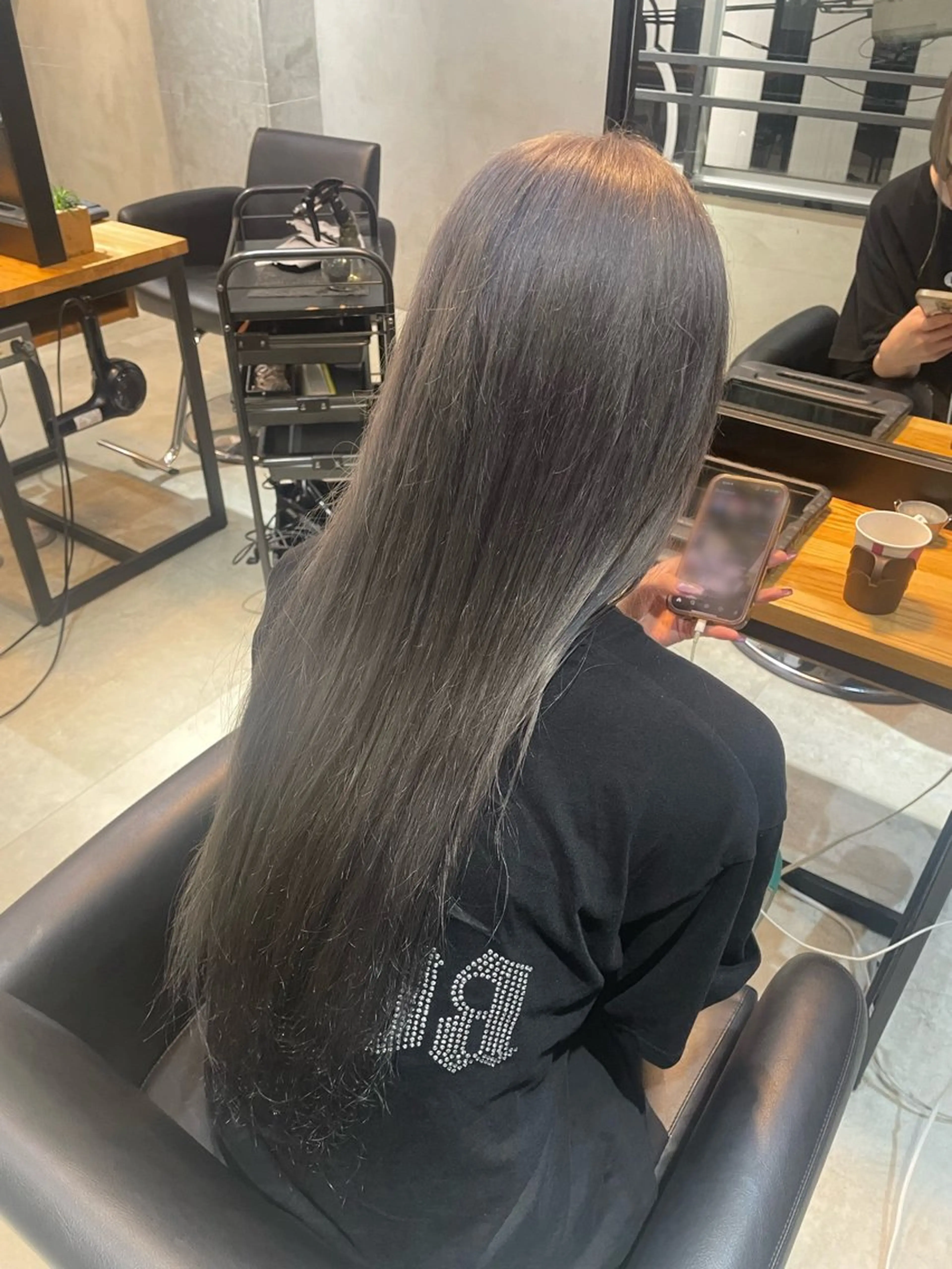 カラー シルバー ヘアカラー HAYATA/透明感 /派手髪/ケアブリのヘアスタイル