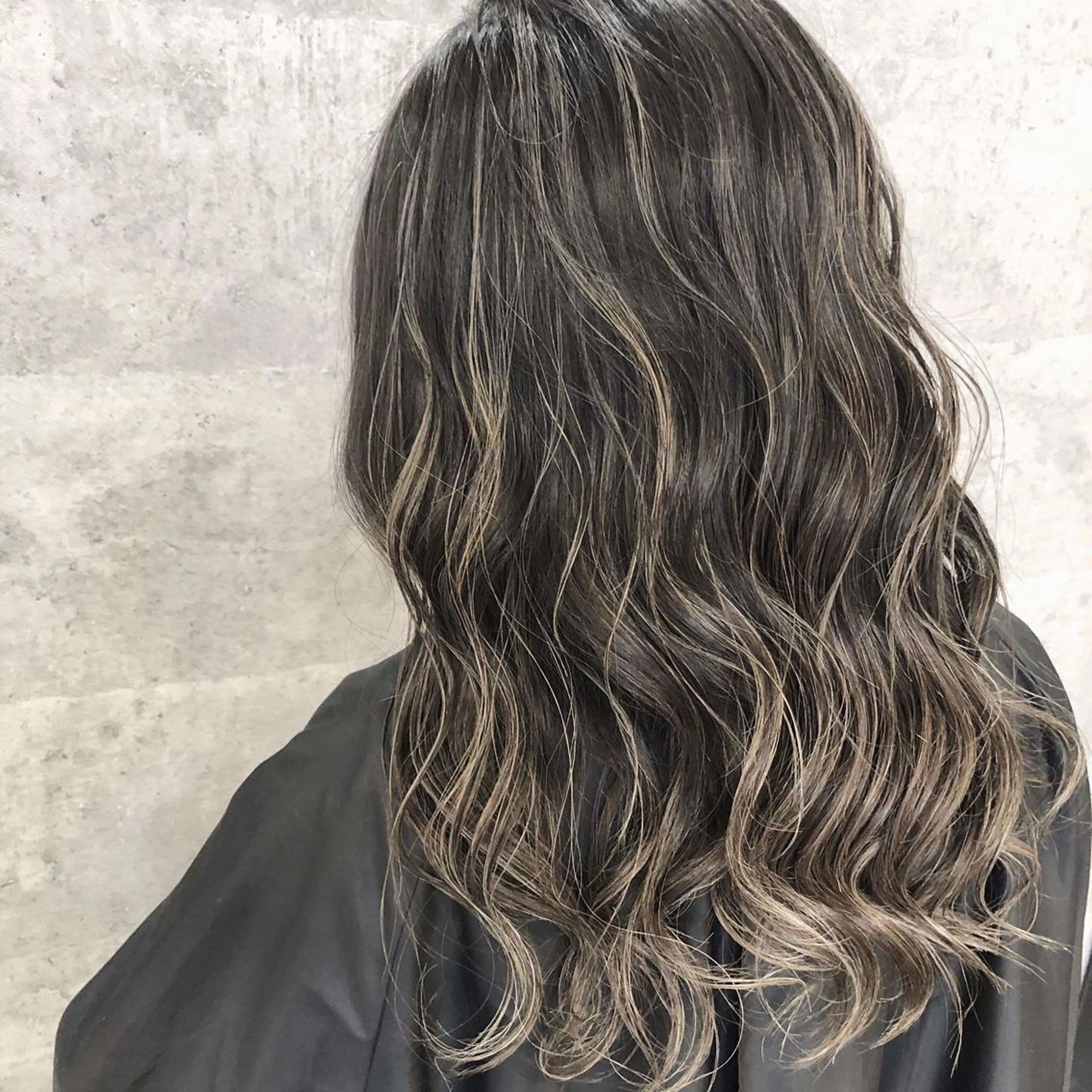 ロング カラー ハイライトカラー ハイライト ✨MiL✨ ✨心斎橋✨のヘアスタイル