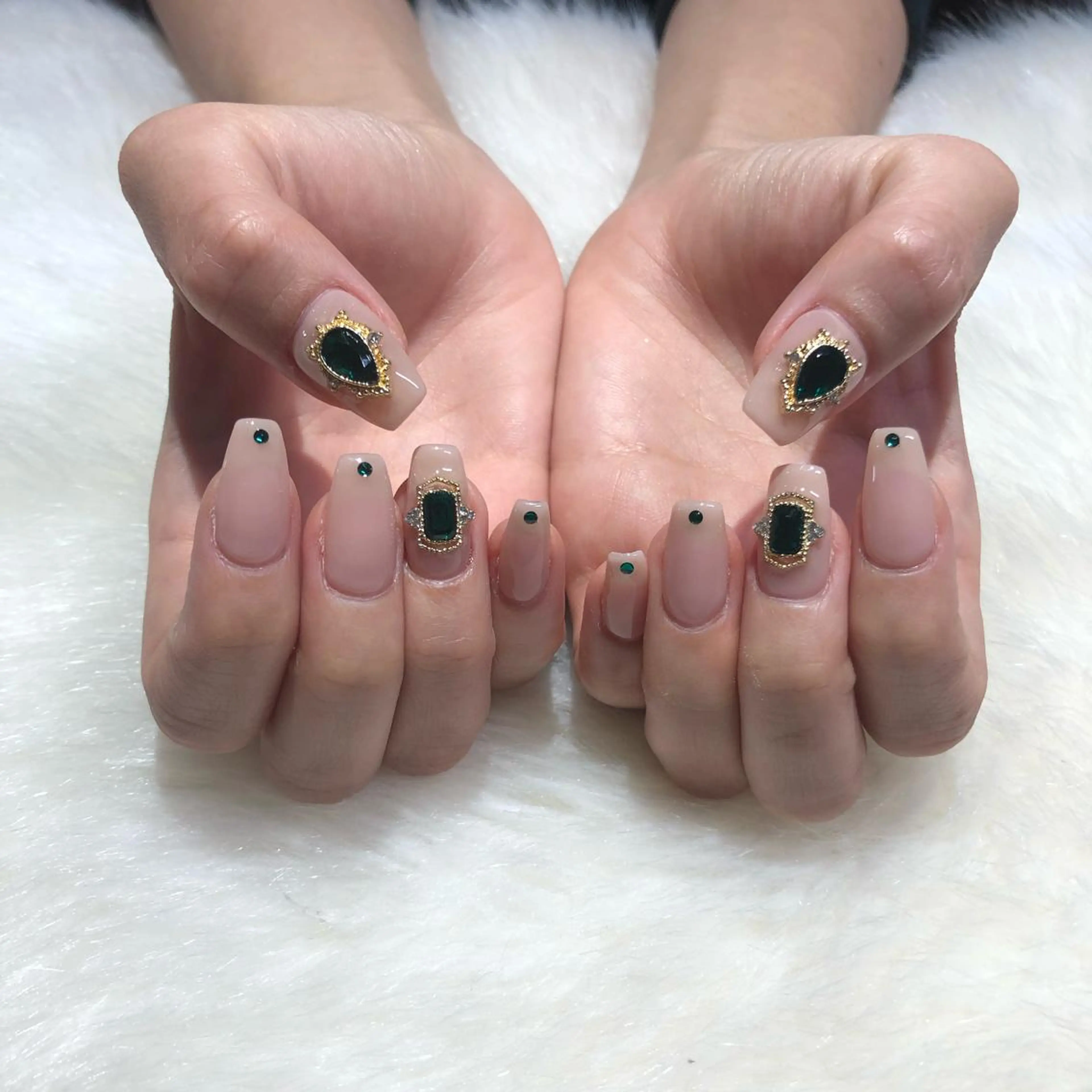 ネイル ハンドネイル フットネイル ハンドケア Nes.Nail所属・Miyagi Asamiのネイルデザイン