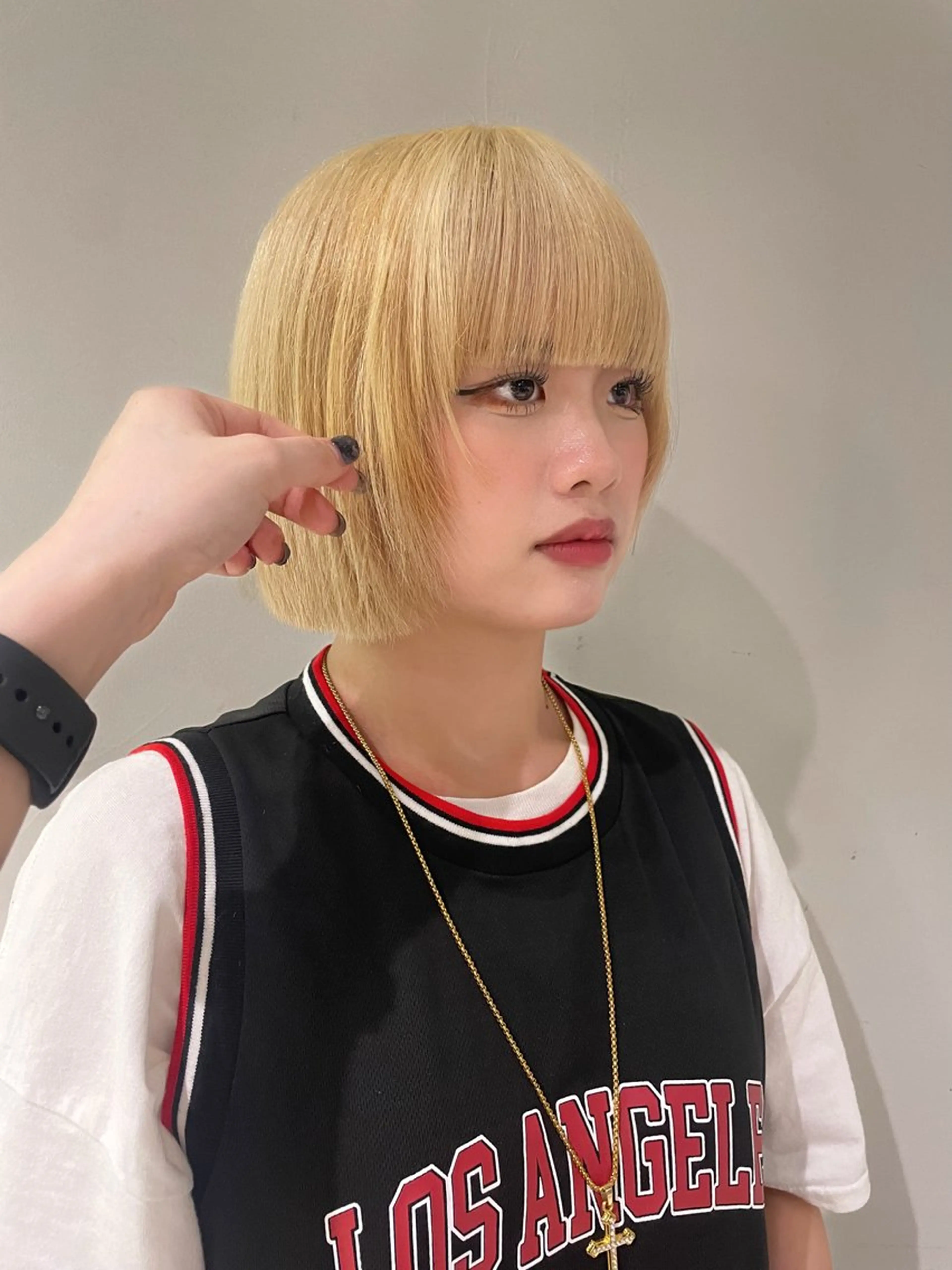 ショート ボブ 顔まわりレイヤー レイヤーカット カット×ブリーチカ ラー‪/yuNa🩶のヘアスタイル