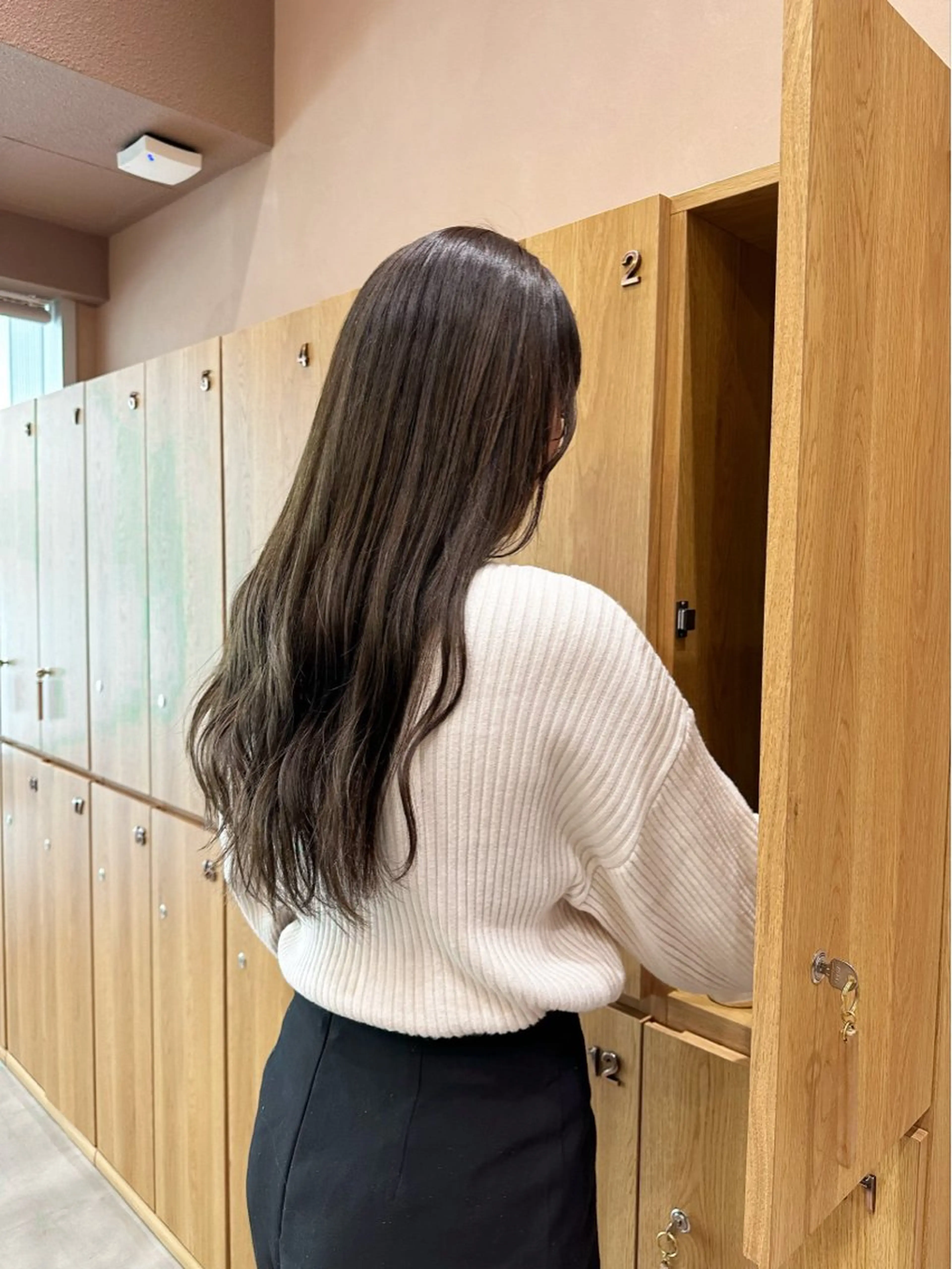 ロング カラー ベージュカラー オリーブベージュ 越後 遥/ 透明感カラー🪞🤍のヘアスタイル