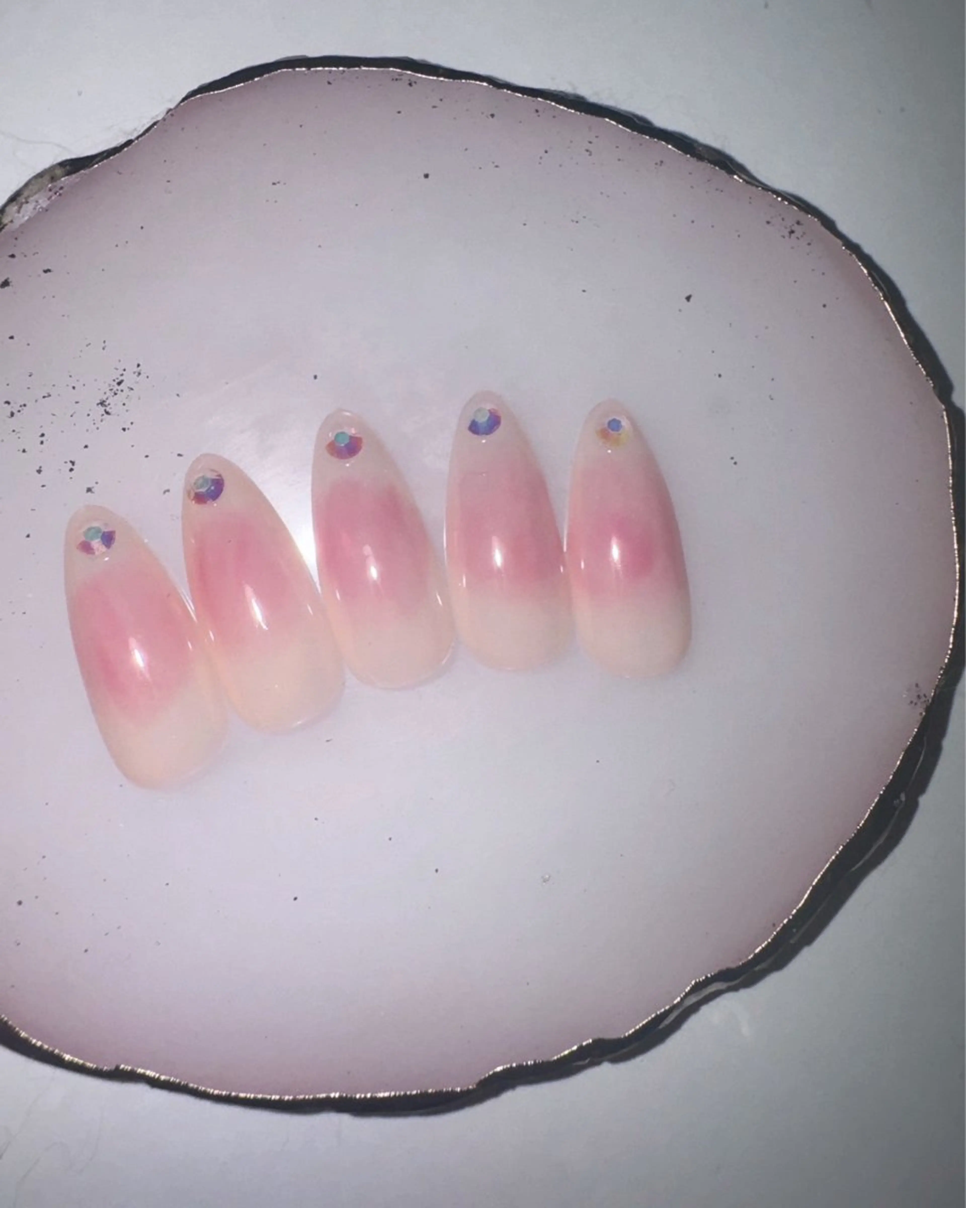 ミディアム on nail 尾張旭三郷店のネイルデザイン