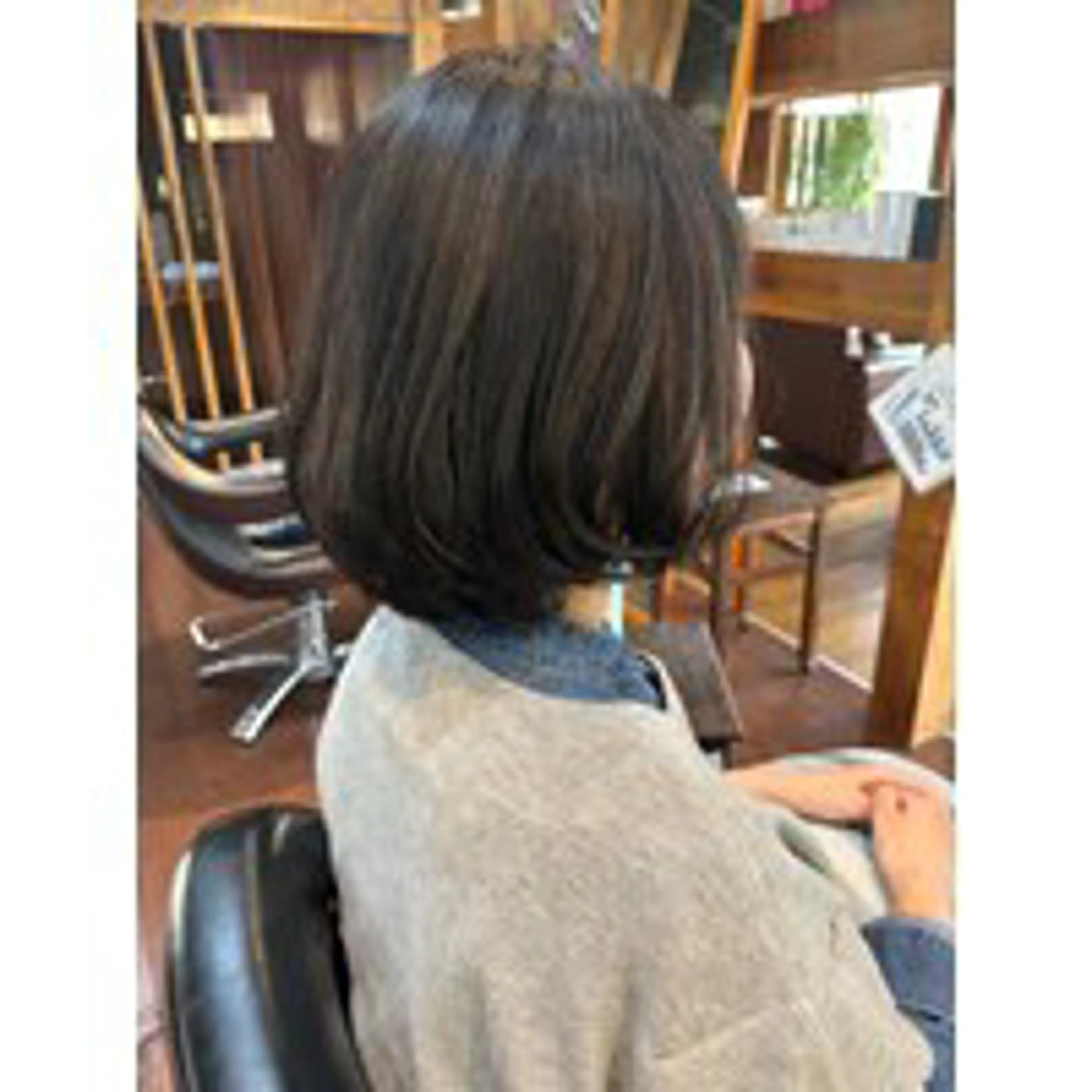 ミディアム 飯田 仁美のヘアスタイル