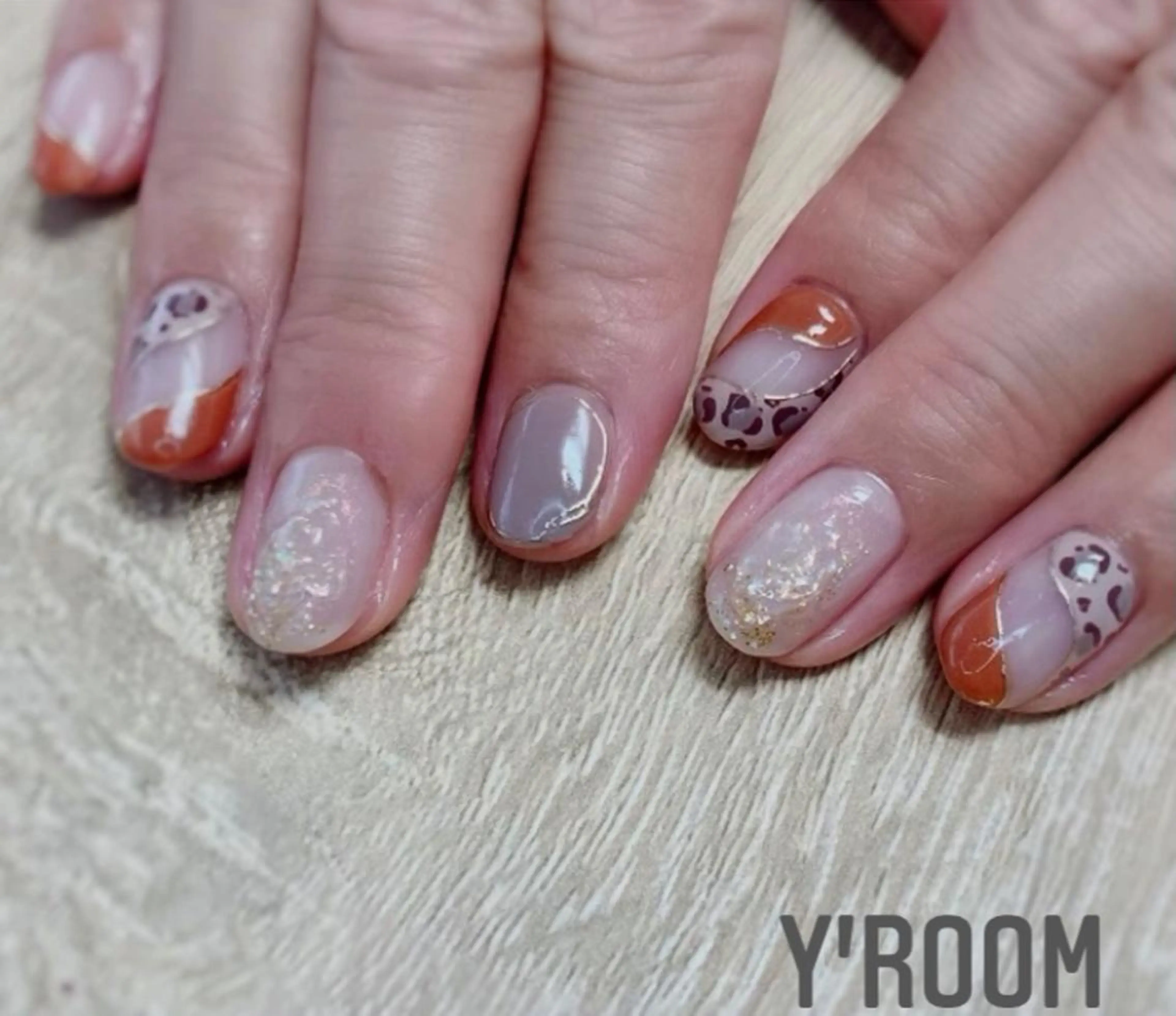 ネイル オーロラネイル フラッシュネイル フットネイル ジェルネイル 氷ネイル・うるうるネイル ハンドネイル YUKA （ネイリスト）のネイルデザイン