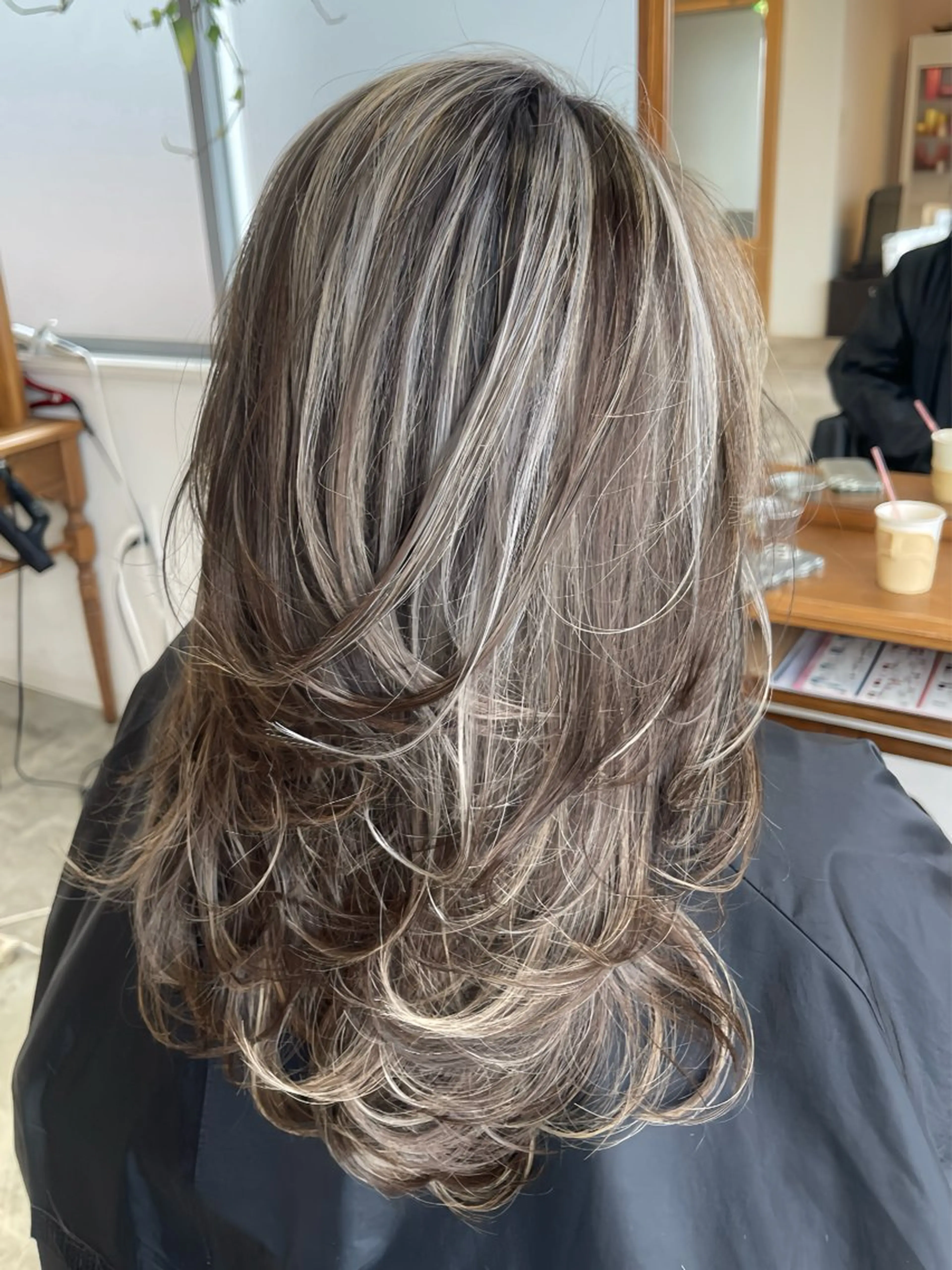 ミディアム カラー カット ヘアカラー トリートメント 海外レイヤー/ レイヤーカット/和田のヘアスタイル