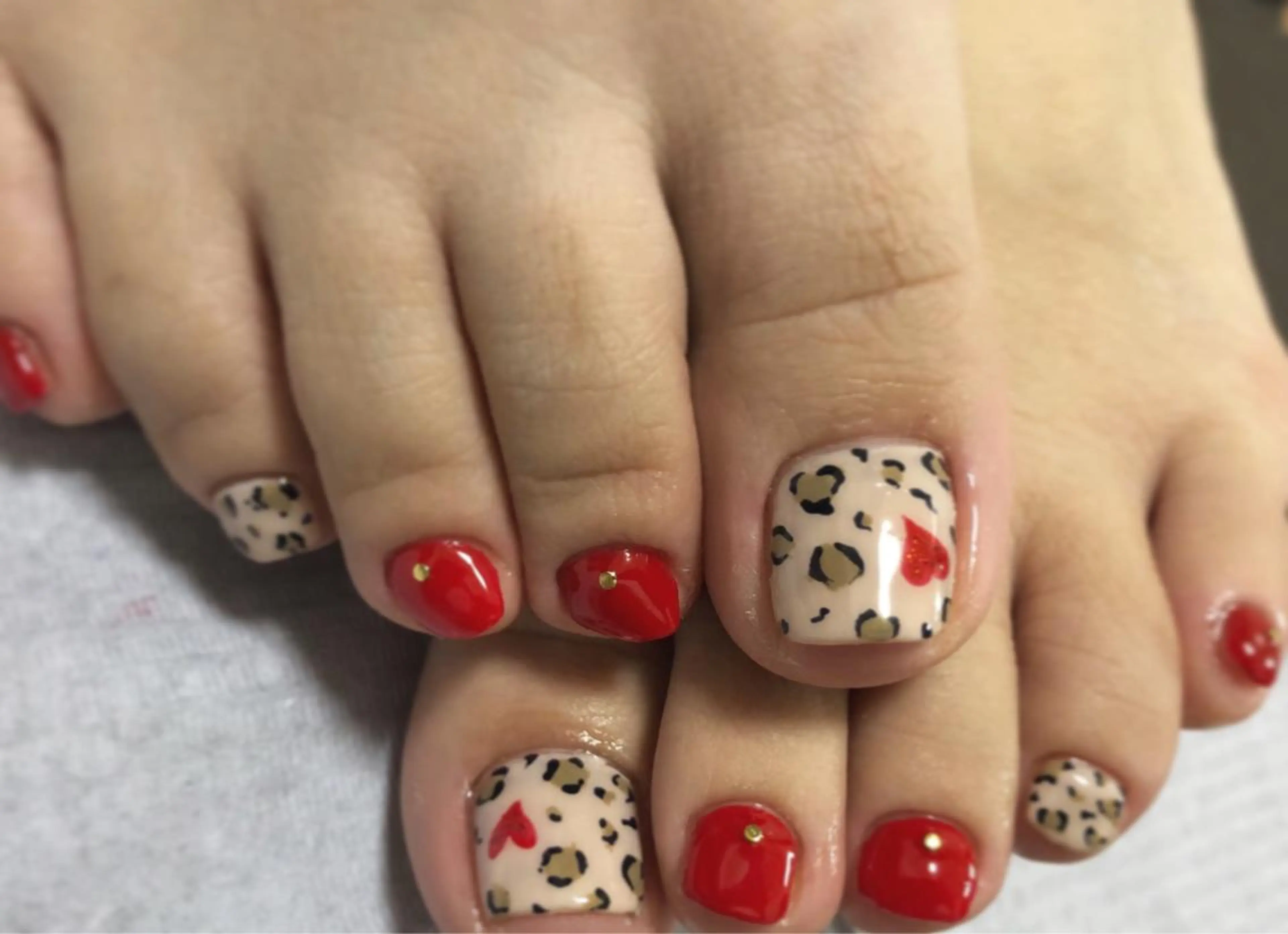 ネイル アニマル柄 赤色 フットネイル gui amichanのネイルデザイン