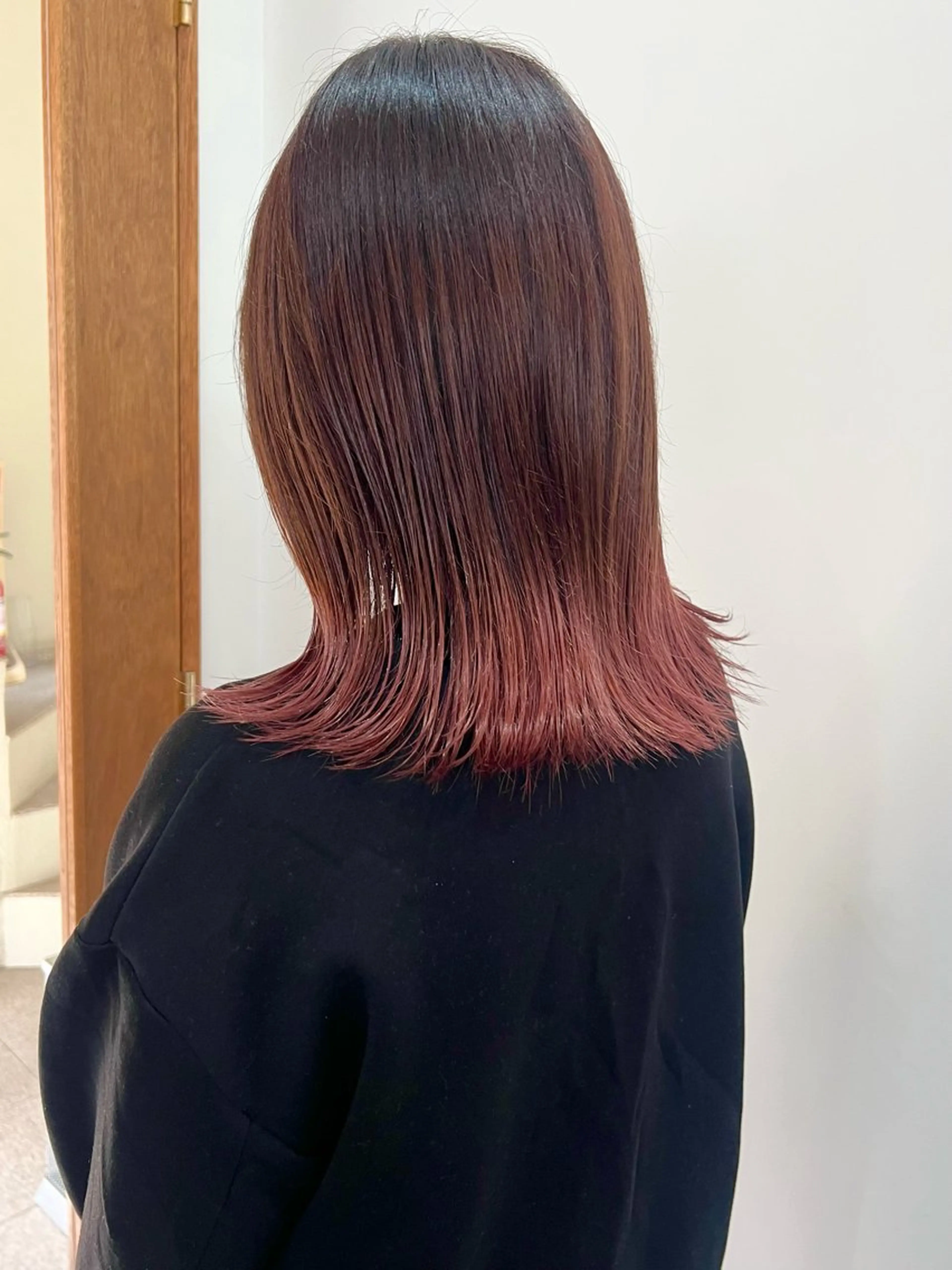 ミディアム カラー ベージュカラー ピンクカラー ピンクベージュ ヘアカラー 切りっぱなしボブ/ ブリーチカラー/大塚のヘアスタイル