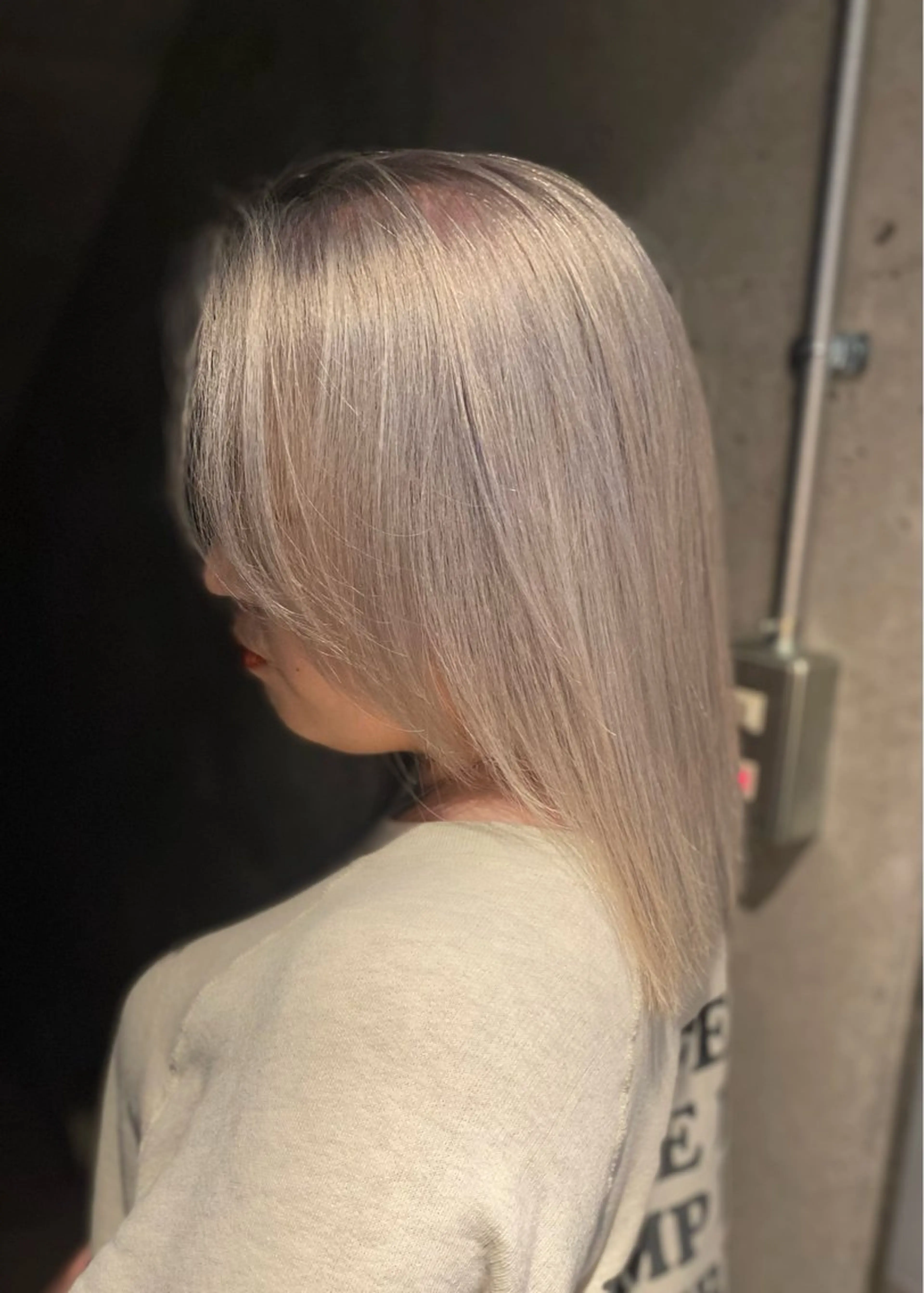 ミディアム カラー ヘアアレンジ ブロンド グレージュ シルバー シルバーグレージュ ヘアカラー トリートメント mina 🌷のヘアスタイル