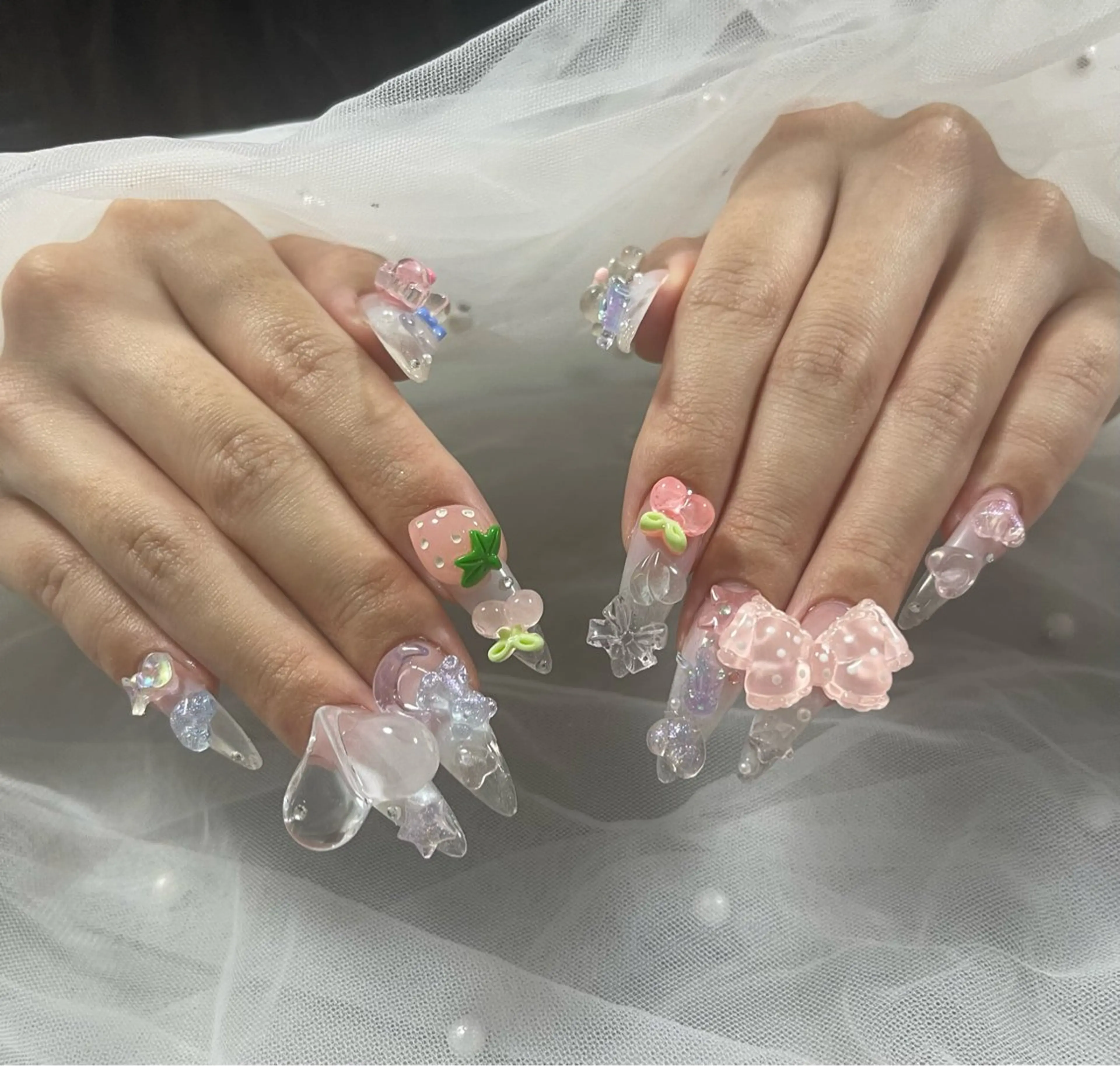 ネイル オーロラネイル クリアネイル フラッシュネイル ジェルネイル グラデーション ZUZU AMEE NAILのネイルデザイン