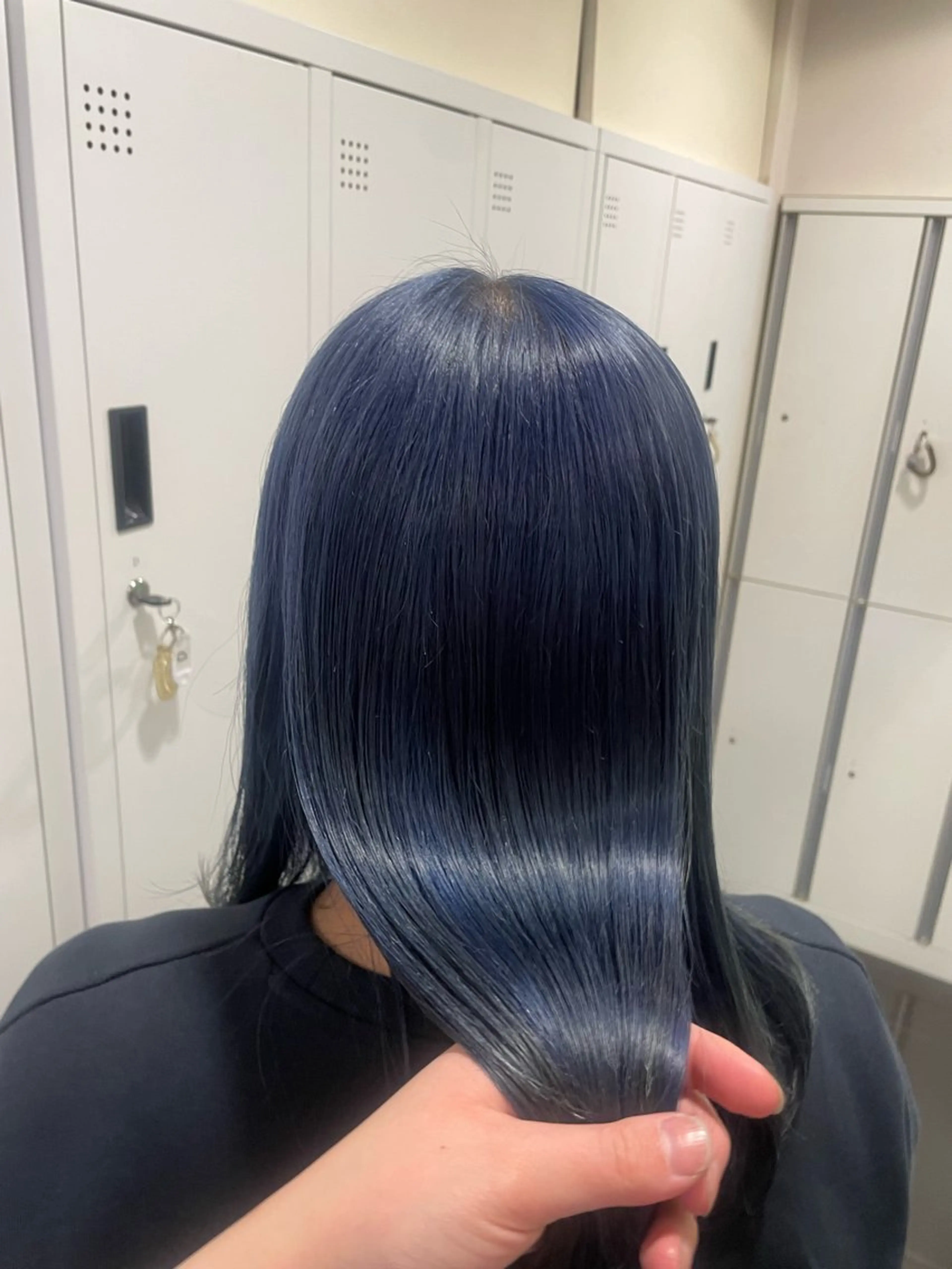 ミディアム カラー ブリーチ ブルーカラー ケアブリーチ ハイトーンカラー トリートメント ヘアカラー トリートメント ハイトーン/レイヤー 似合わせ・ユキノのヘアスタイル