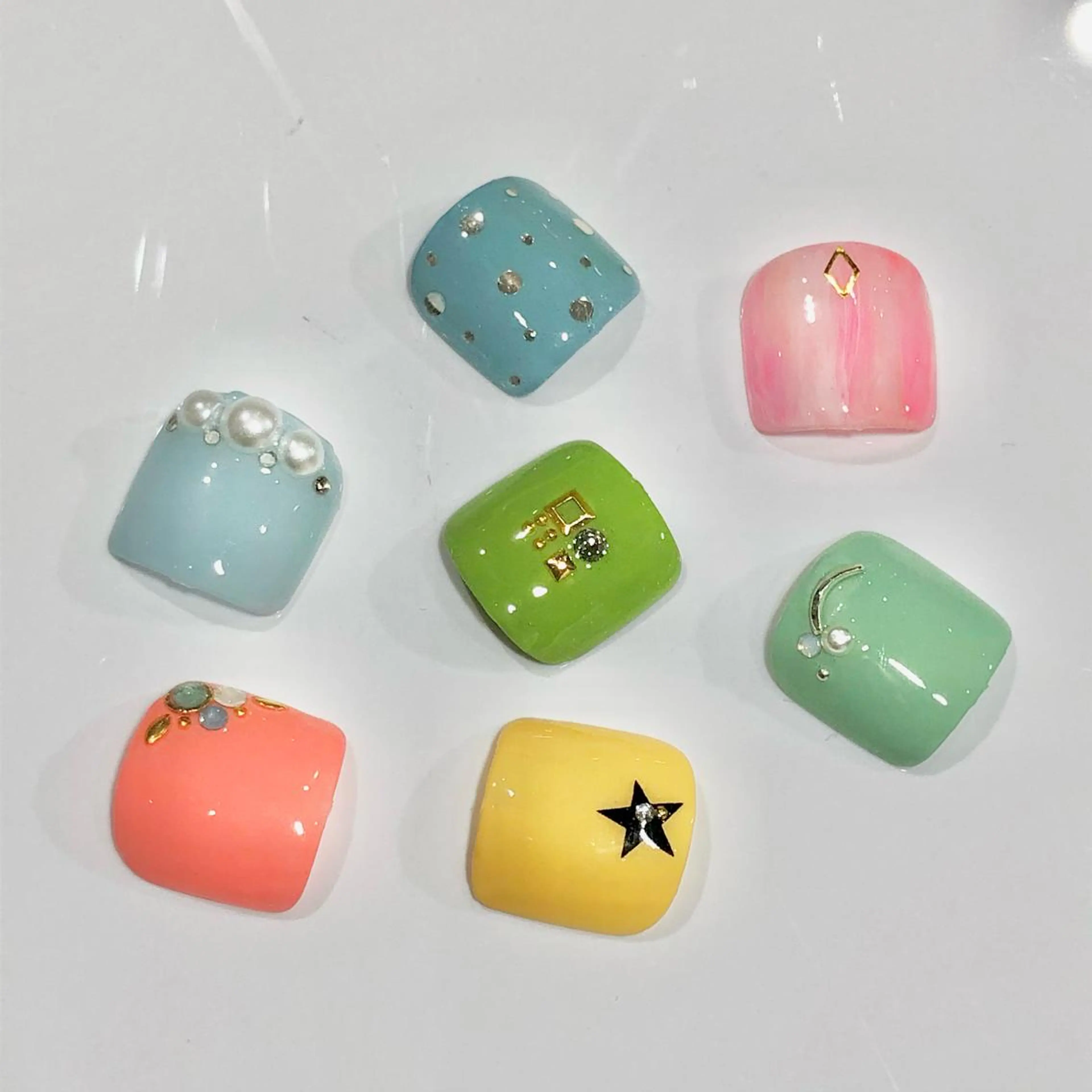 ネイル フットネイル nailst kiikoのネイルデザイン