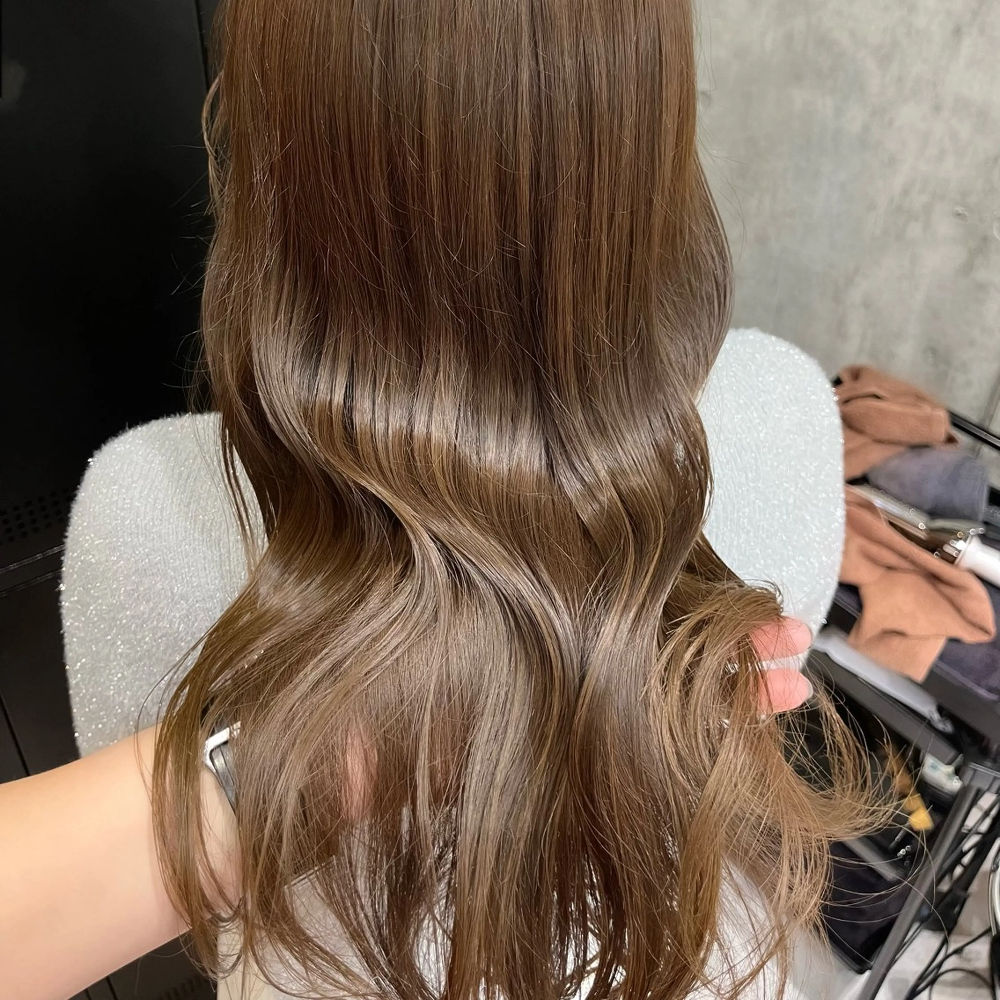 ロング カラー ヘアカラー トリートメント ブリーチなし 暖色カラー/井上あいのヘアスタイル