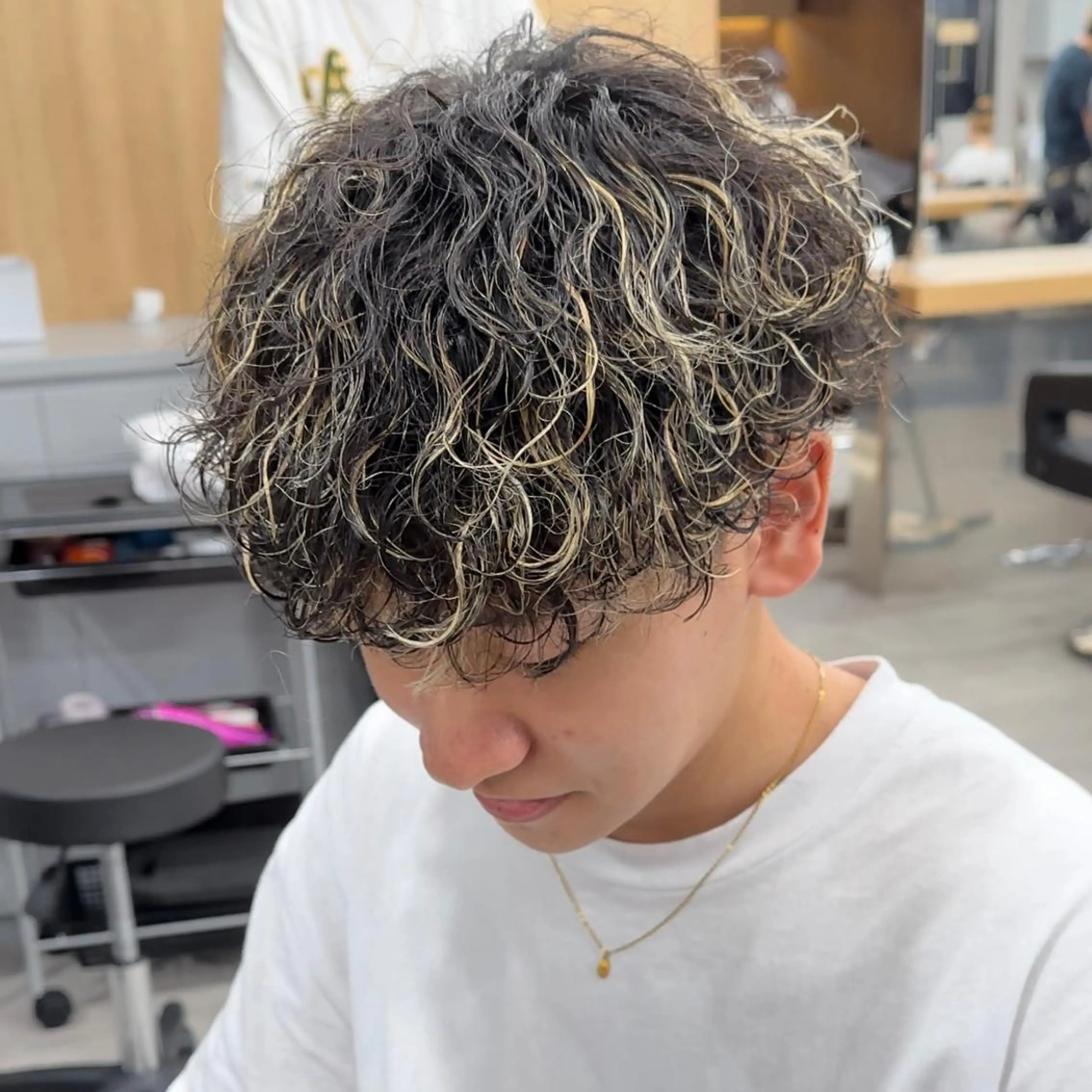 ショート カラー パーマ ヘアアレンジ メンズ キッズ ネイル マツエク・マツパ アイブロウ センターパート メンズハイライト マッシュ メンズパーマ メンズツイストパーマ ✂️メンズカット ひろき✂️のヘアスタイル