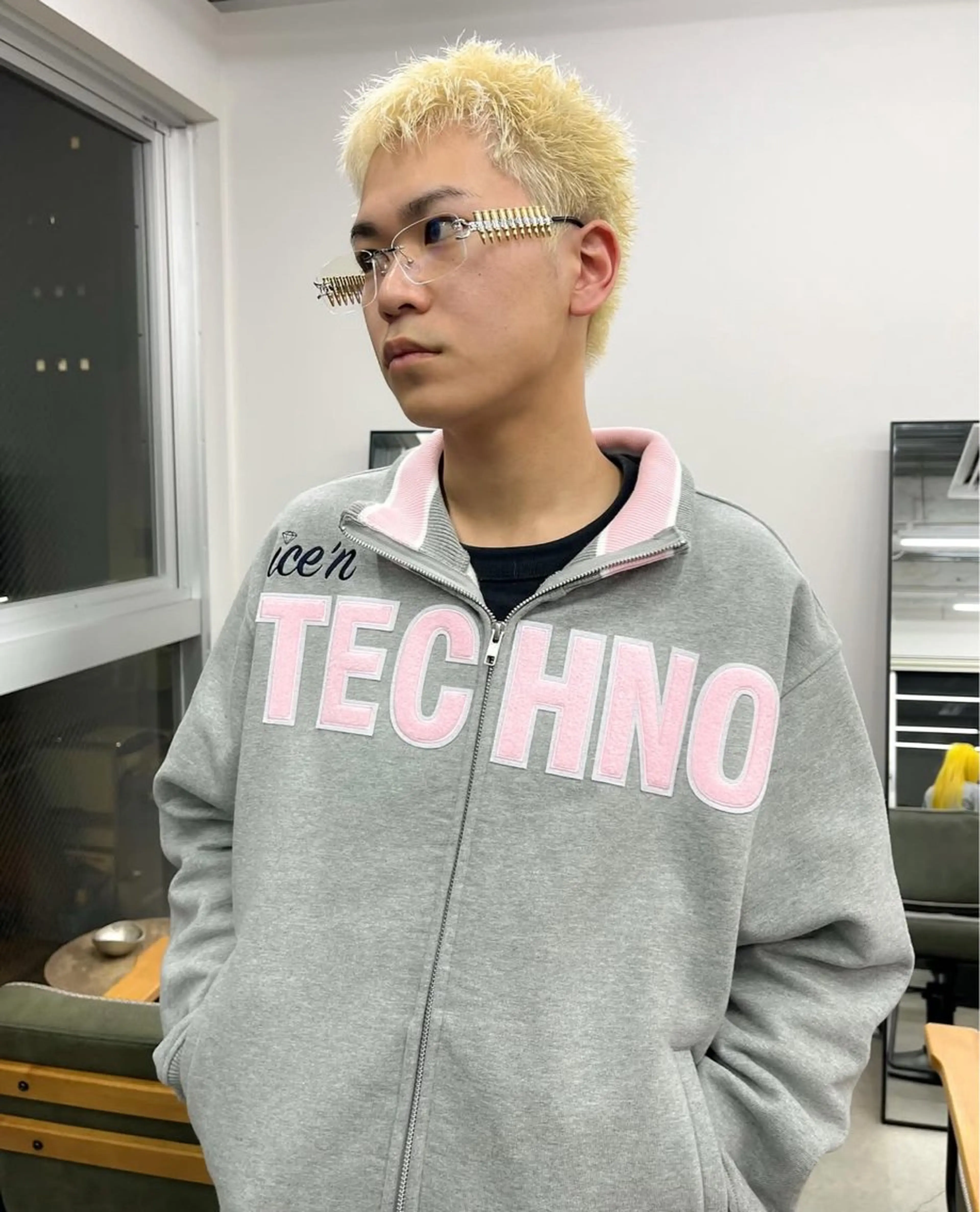 ショート カラー ブリーチ デザインカラー ダブルカラー ハイライトカラー ハイトーンカラー カット ヘアカラー PARKiiiNG 大阪心斎橋/ブリーチのヘアスタイル