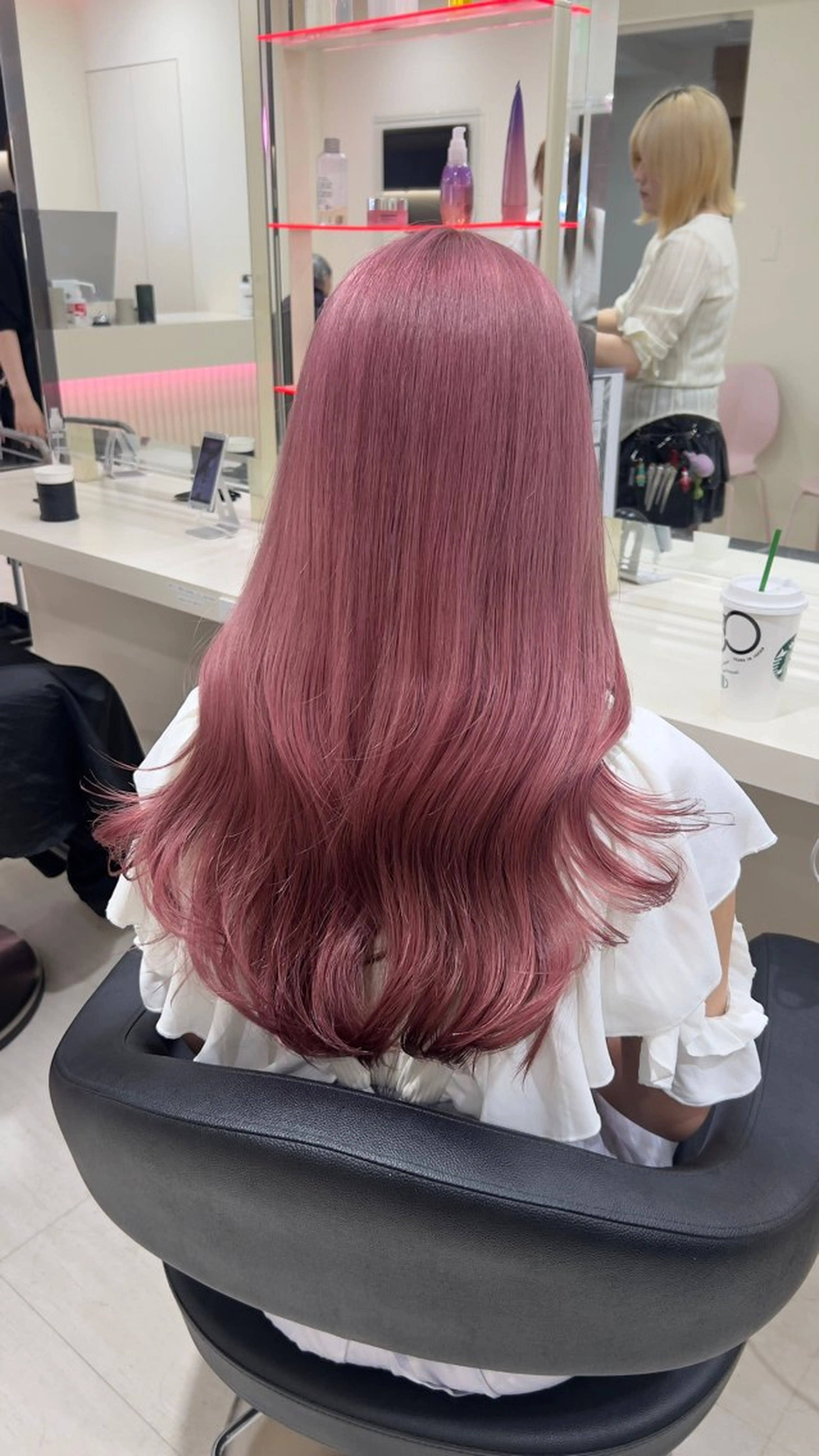 ロング カラー ヘアアレンジ ヘアカラー 韓国レイヤー＆ピンク 艶髪🩶maikoのヘアスタイル