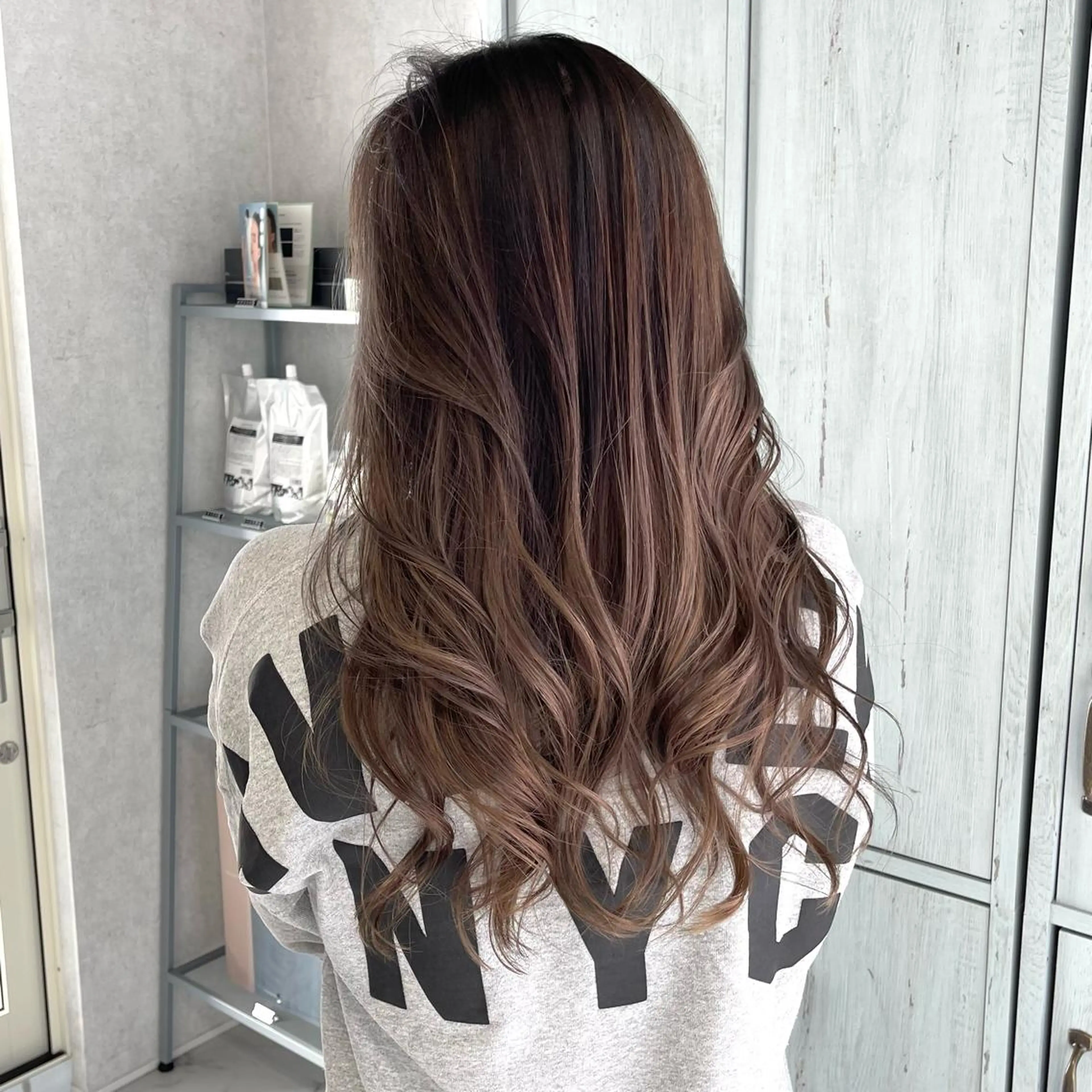 ミディアム カラー ヘアアレンジ バレイヤージュ デザインカラー ハイライトカラー 外国人風カラー ハイライト カット ヘアカラー トリートメント アンドウ ユウ/ レイヤーカット/韓国のヘアスタイル